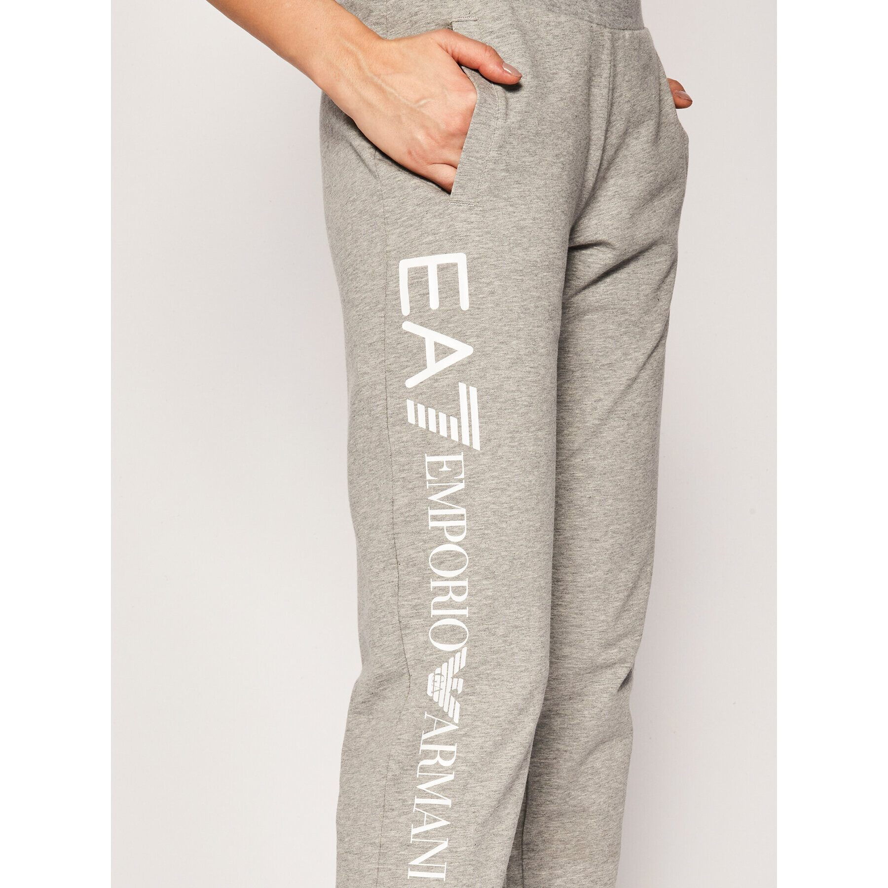 EA7 Emporio Armani Teplákové nohavice 8NTP89 TJ31Z 0905 Sivá Regular Fit - Pepit.sk