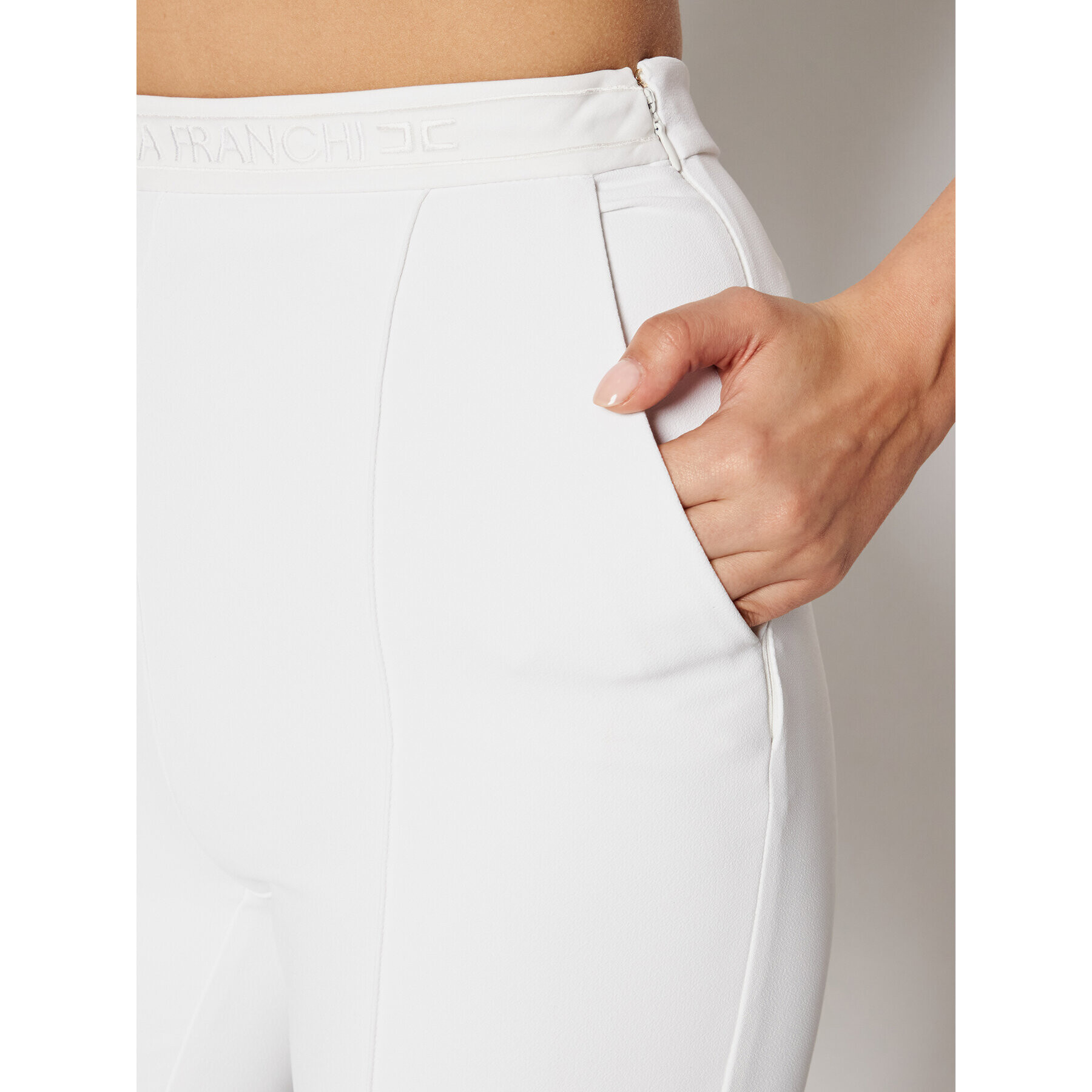 Elisabetta Franchi Chino nohavice PA-337-11E2-V280 Biela Cigarette Fit - Pepit.sk