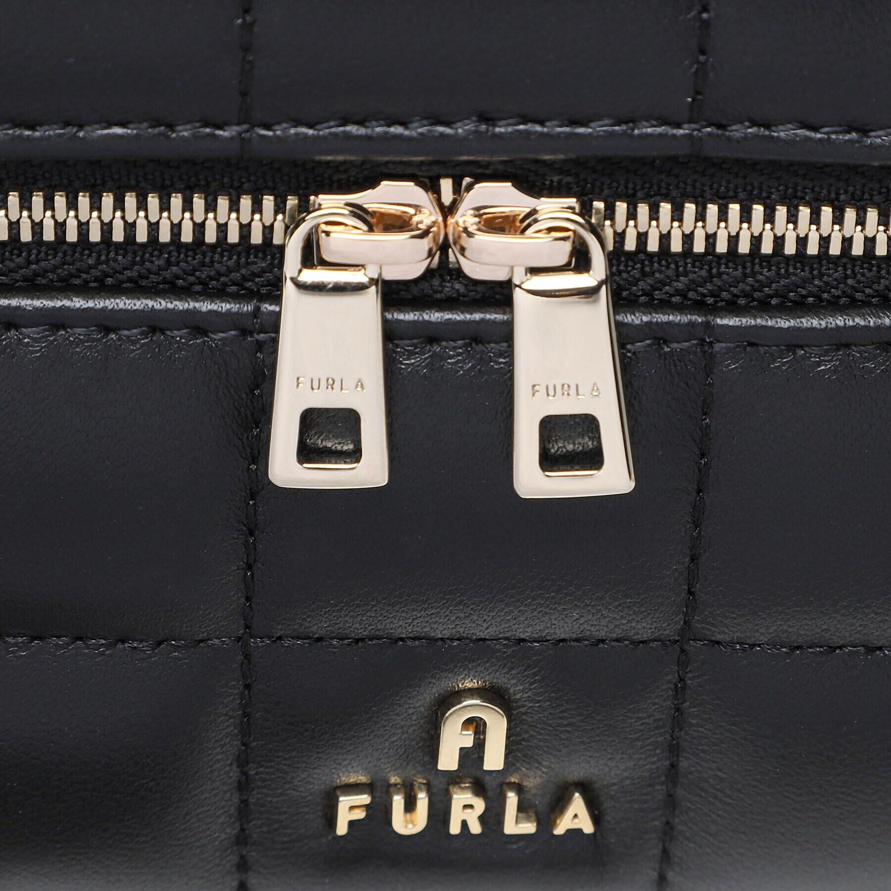 Furla Kabelka Camelia WE00361-BX1556-O6000-1-007-20-CN-E Čierna - Pepit.sk