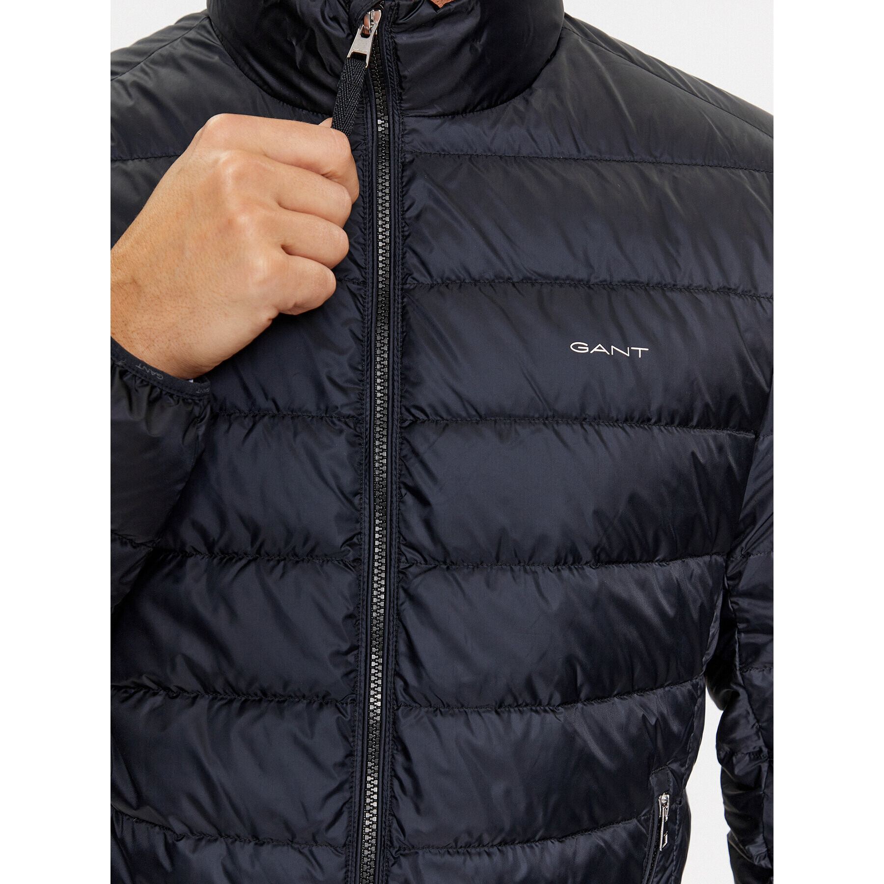 Gant Vatovaná bunda Light Down Jacket 7006298 Čierna Regular Fit - Pepit.sk