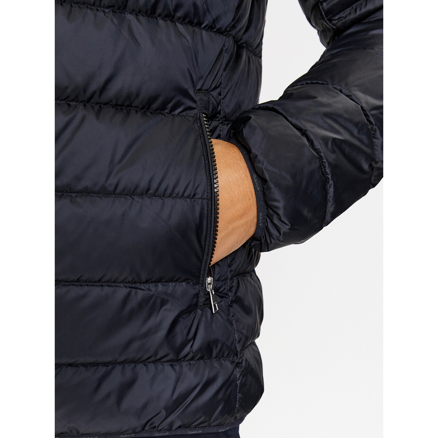 Gant Vatovaná bunda Light Down Jacket 7006298 Čierna Regular Fit - Pepit.sk