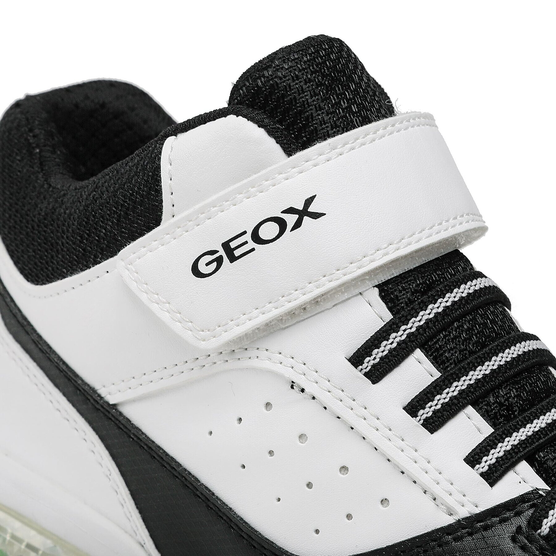 Geox Sneakersy J Illuminus Boy J36GVB 05411 C0404 DD Biela - Pepit.sk