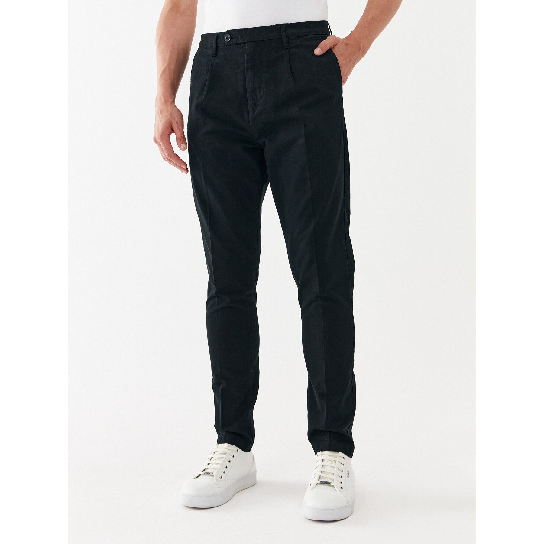 Guess Džínsy M3YB27WFIO3 Čierna Slim Fit - Pepit.sk