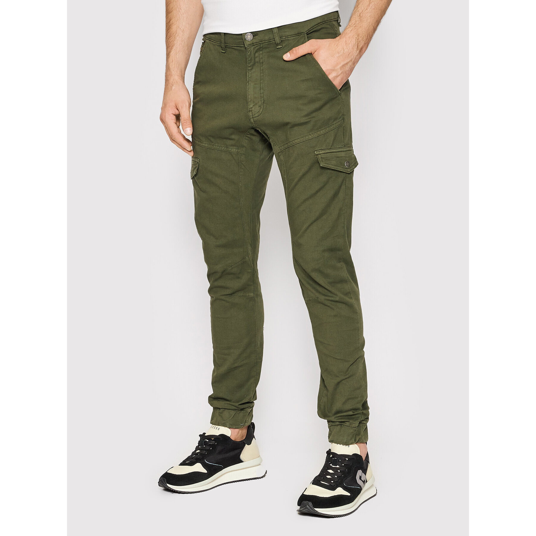 Guess Jogger nohavice New Kombat M2GB17 WEHY3 Zelená Slim Fit - Pepit.sk