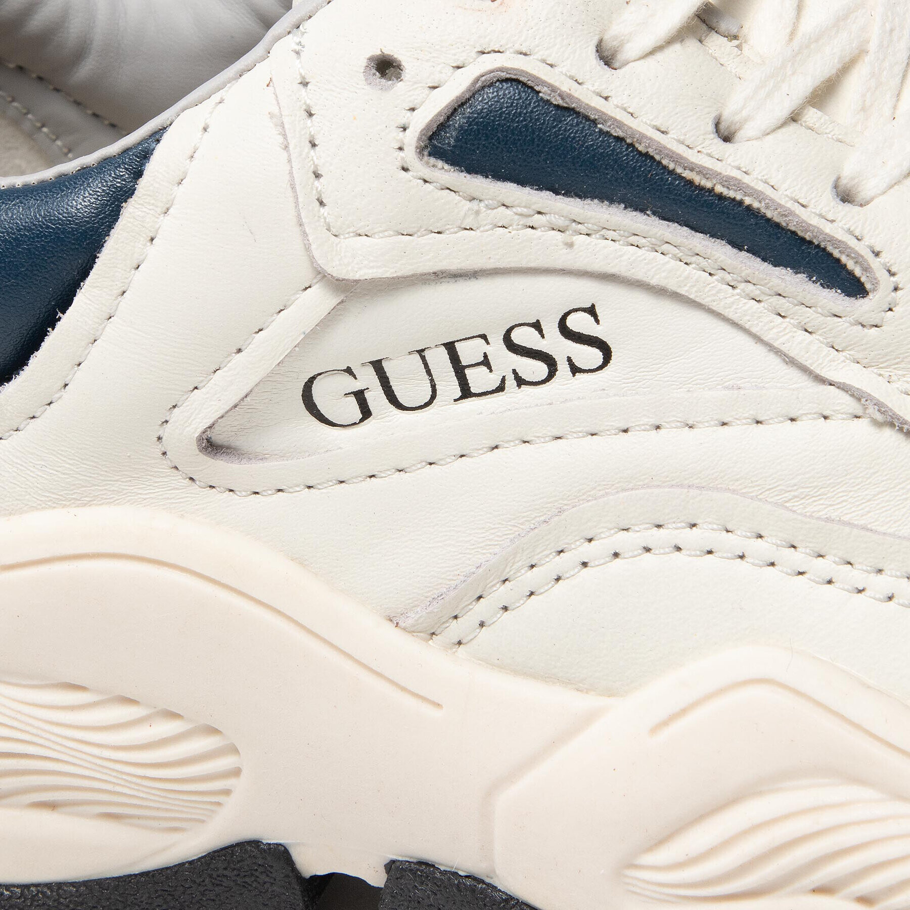 Guess Sneakersy FMBAS8 LEA12 Biela - Pepit.sk