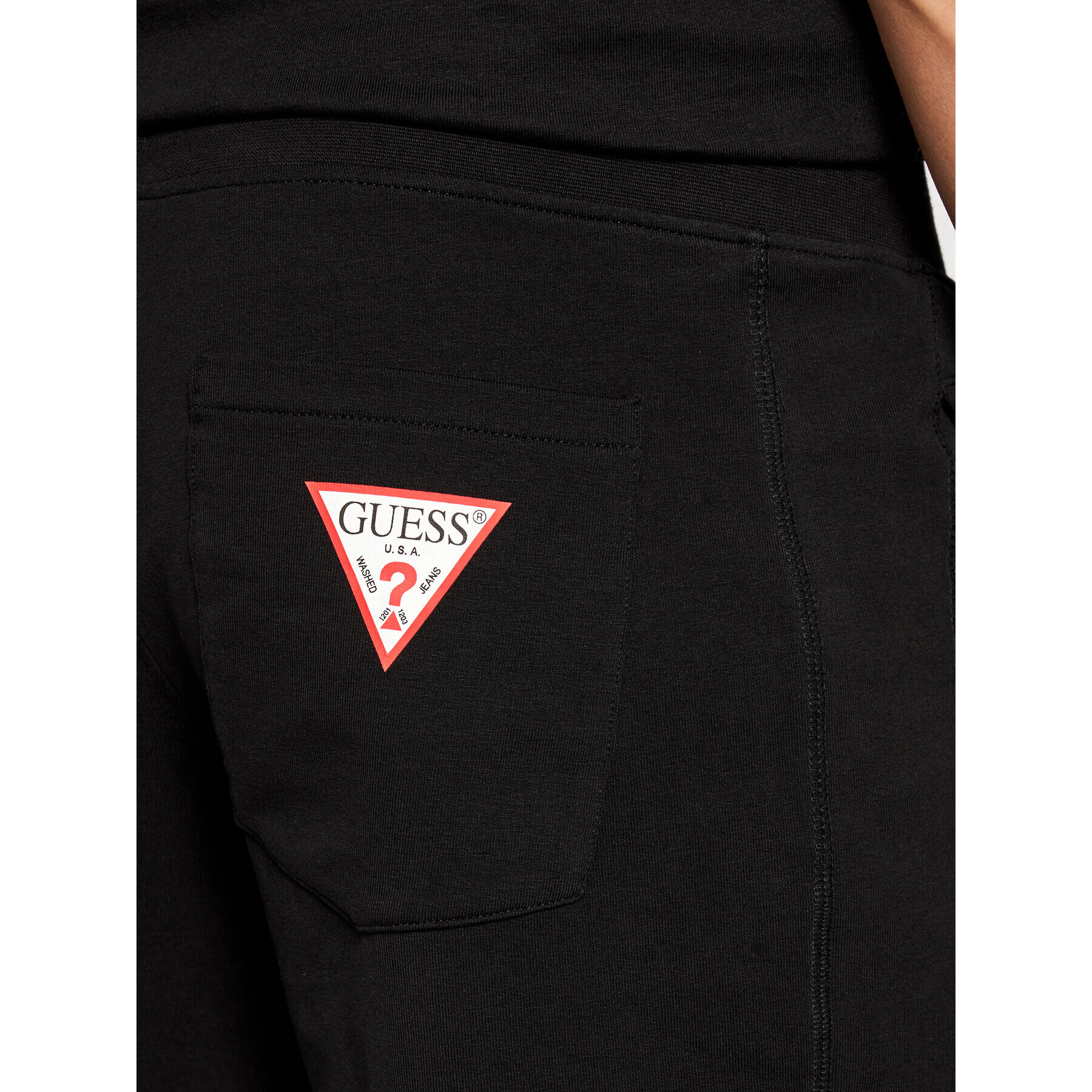 Guess Športové kraťasy M1GD54 K6ZS1 Čierna Slim Fit - Pepit.sk