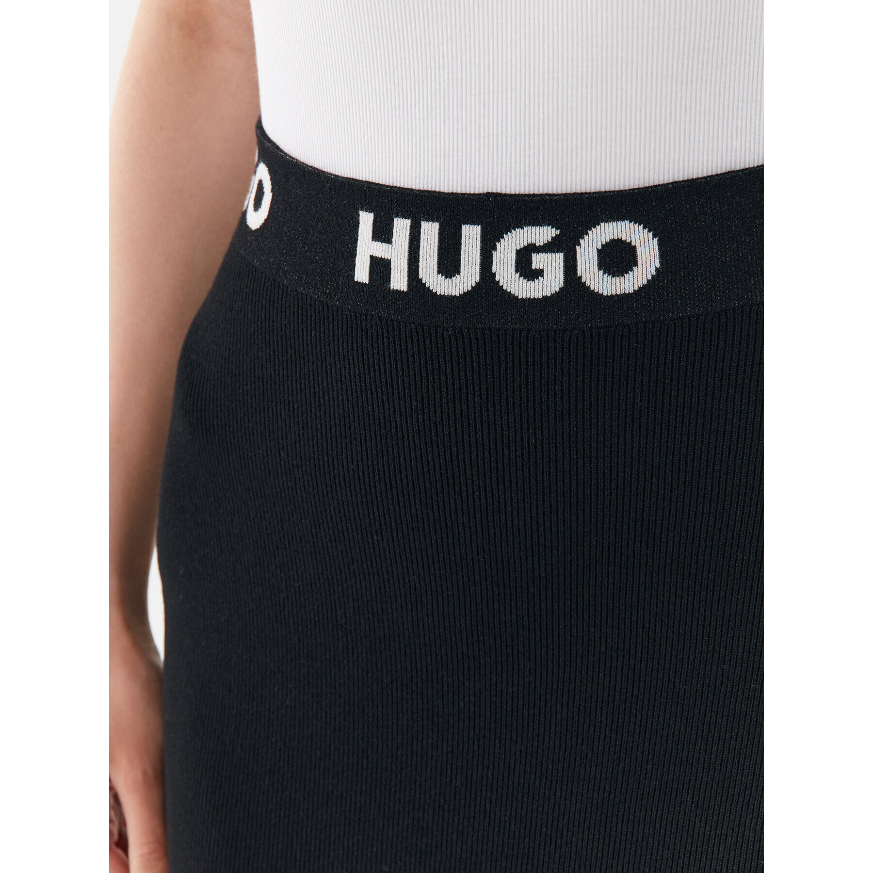 Hugo Puzdrová sukňa Sarmola 50493756 Čierna Slim Fit - Pepit.sk