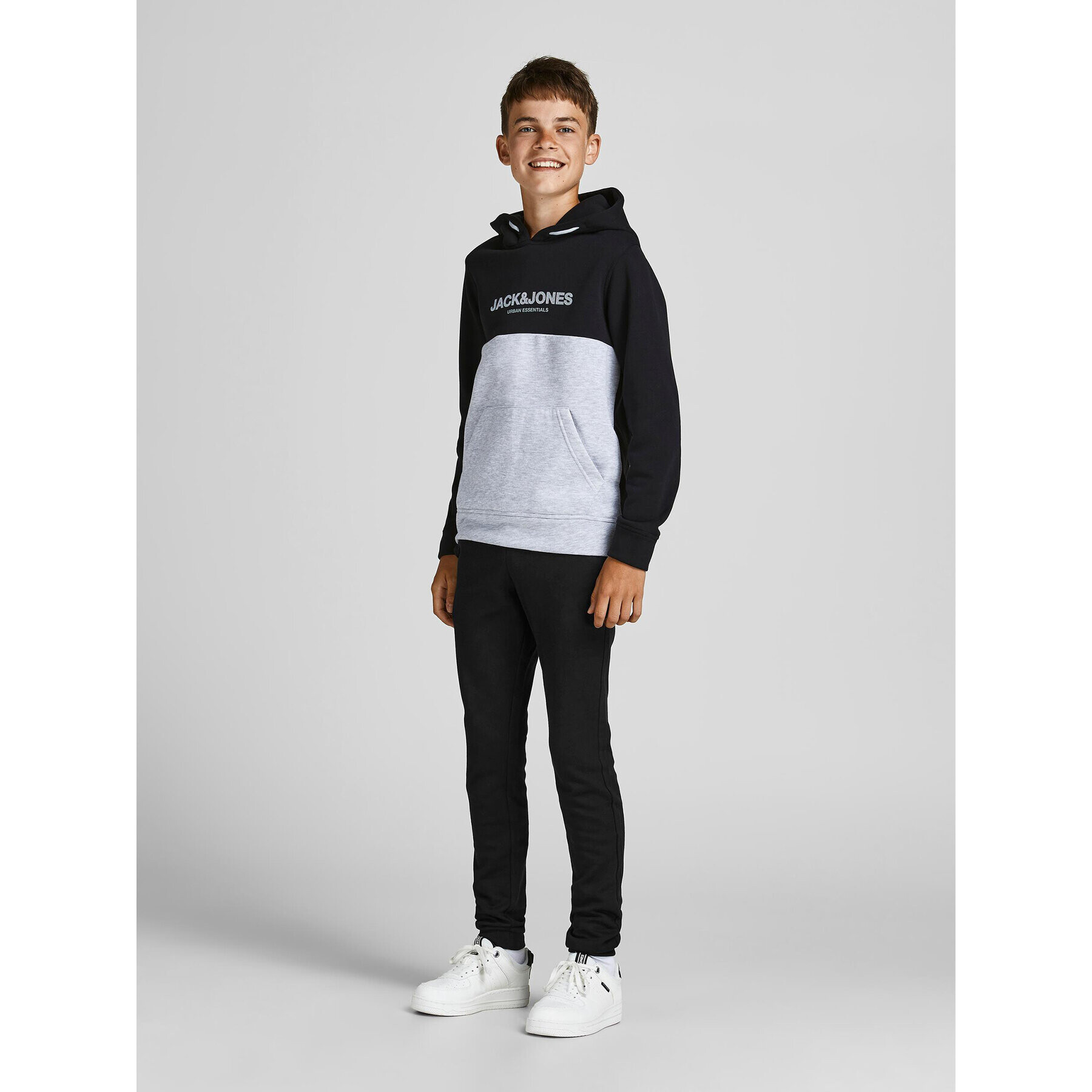 Jack&Jones Junior Teplákové nohavice Basic 12190406 Čierna Regular Fit - Pepit.sk