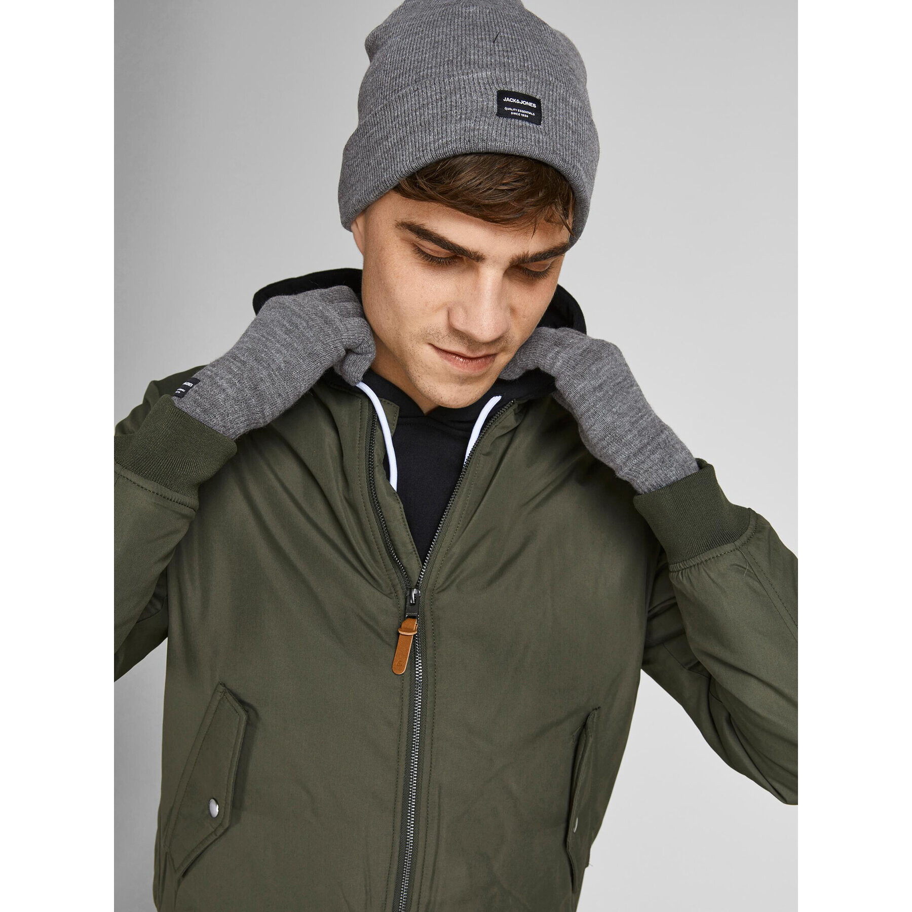 Jack&Jones Súprava čiapka a rukavice 12168383 Sivá - Pepit.sk