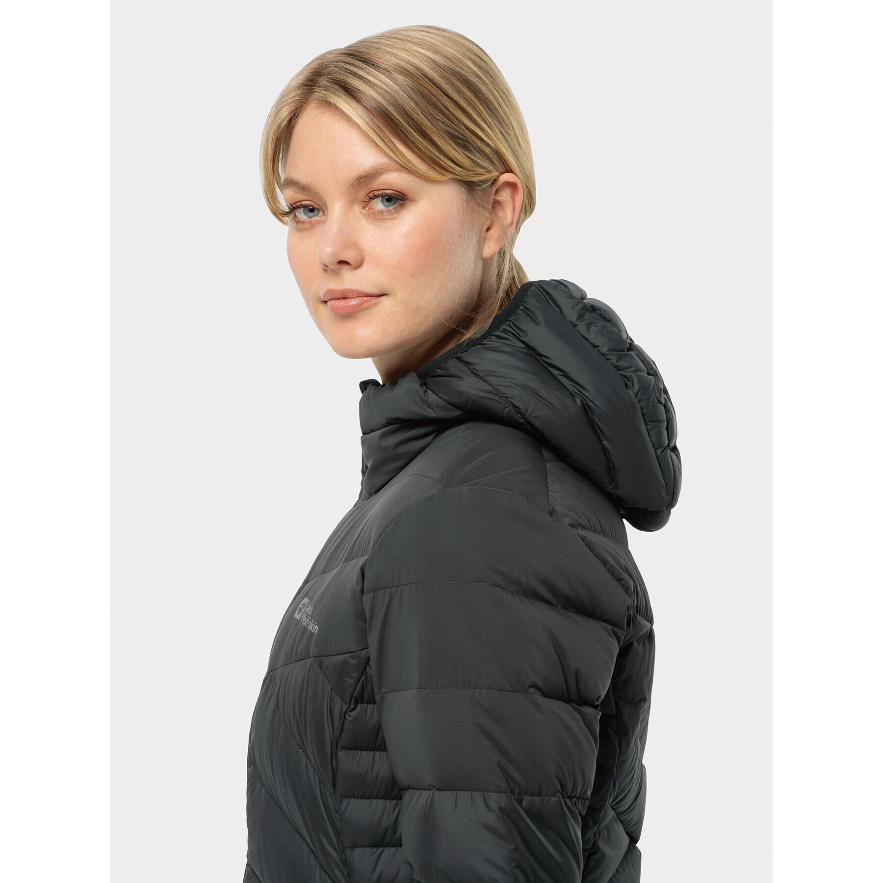 Jack Wolfskin Vatovaná bunda Tundra Down Coat 1207751 Čierna Regular Fit - Pepit.sk