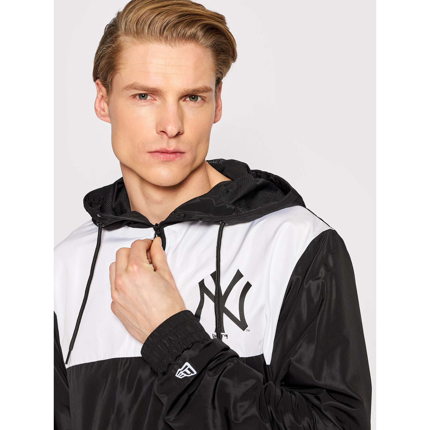 New Era Bunda anorak New York Yankees 12893158 Čierna Regular Fit - Pepit.sk