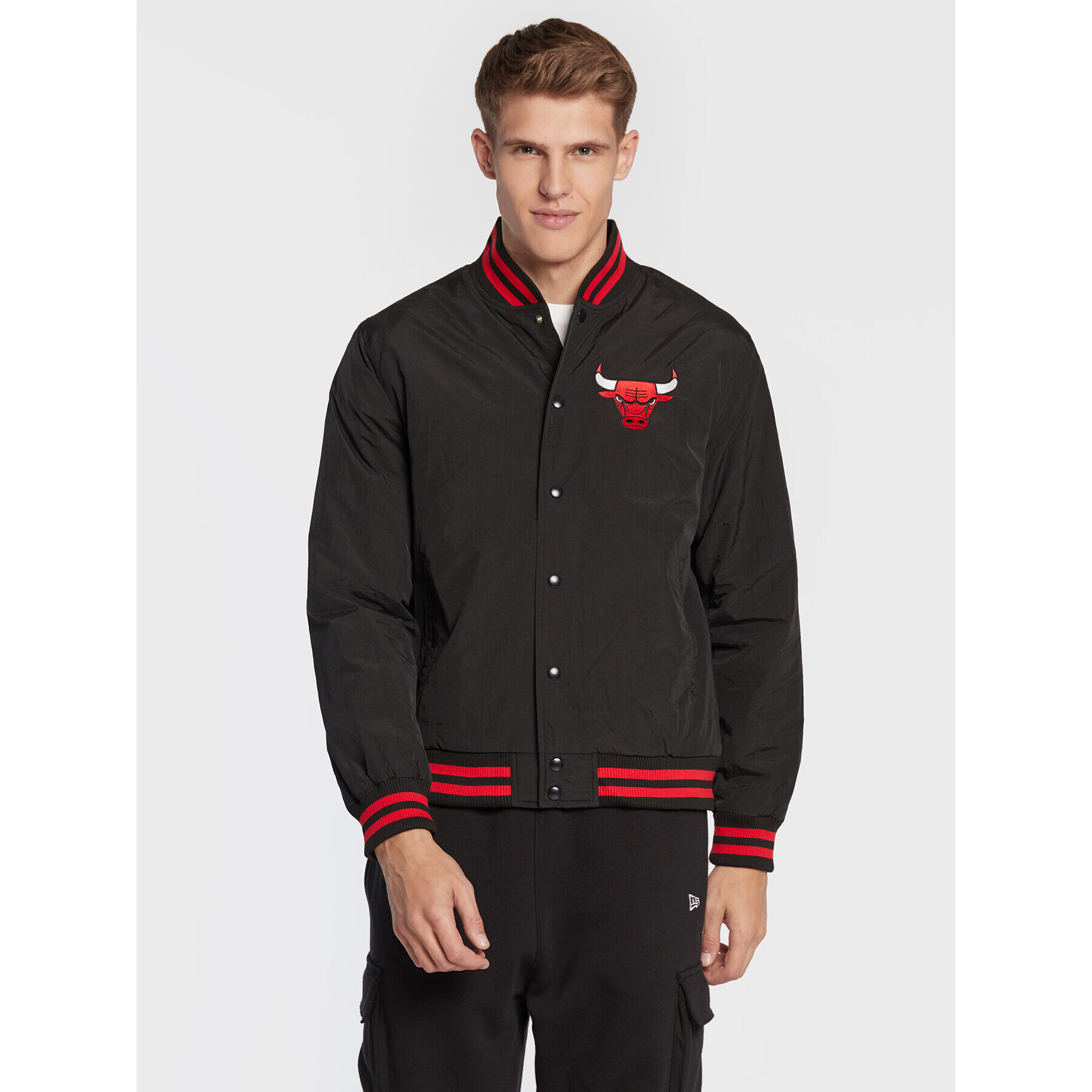 New Era Bundy bomber Chicago Bulls Logo 60284773 Čierna Regular Fit - Pepit.sk