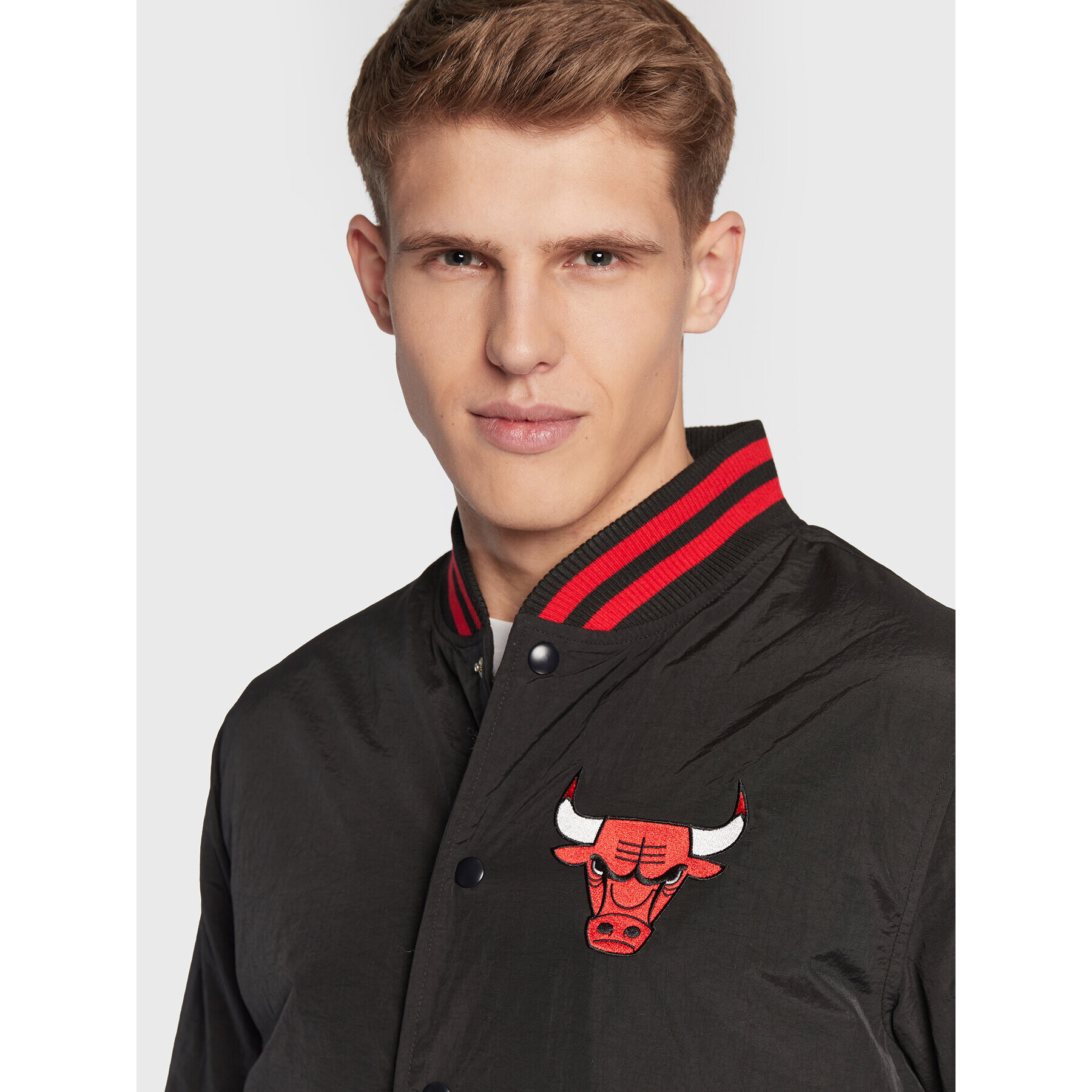 New Era Bundy bomber Chicago Bulls Logo 60284773 Čierna Regular Fit - Pepit.sk