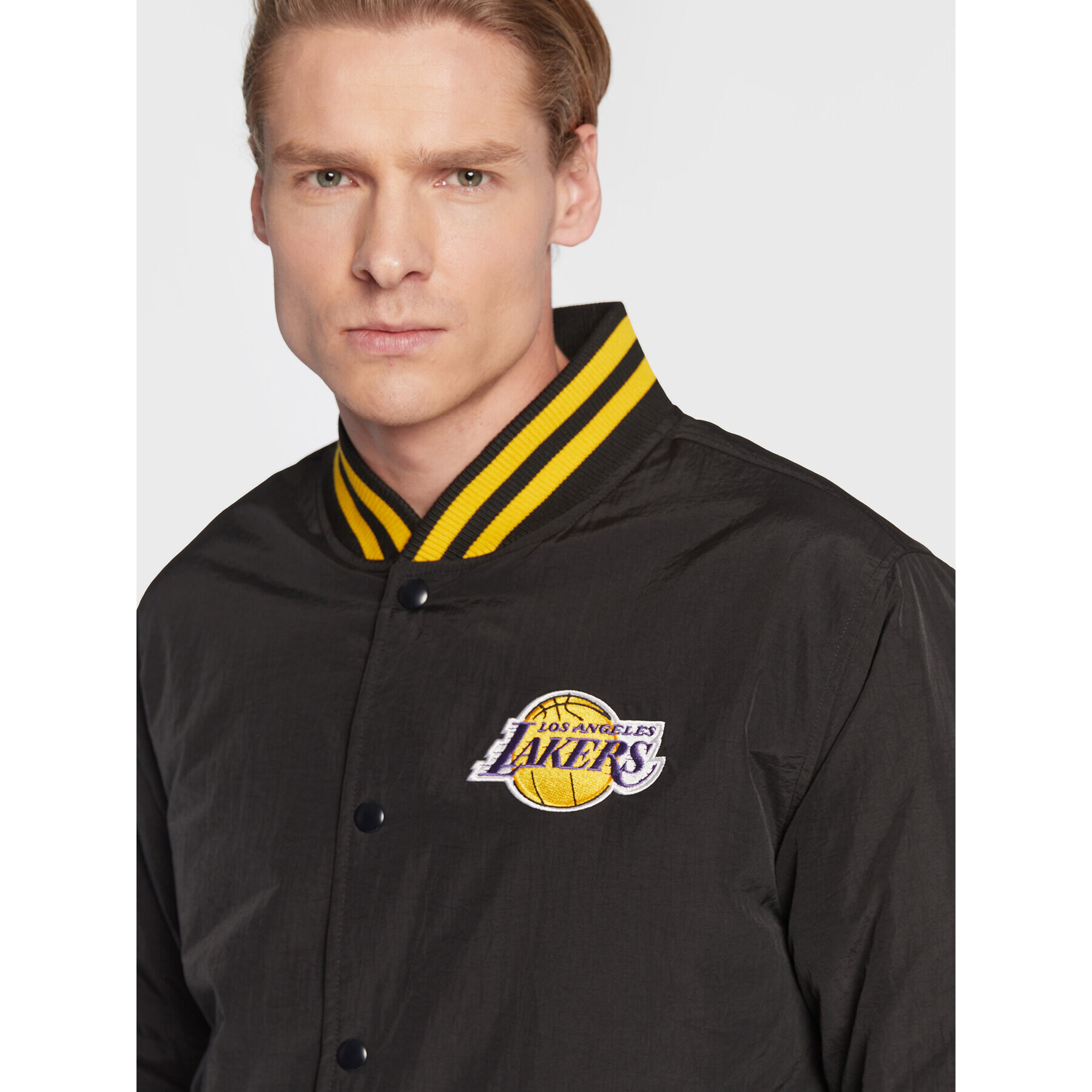 New Era Bundy bomber LA Lakers NBA Logo 60284782 Čierna Regular Fit - Pepit.sk