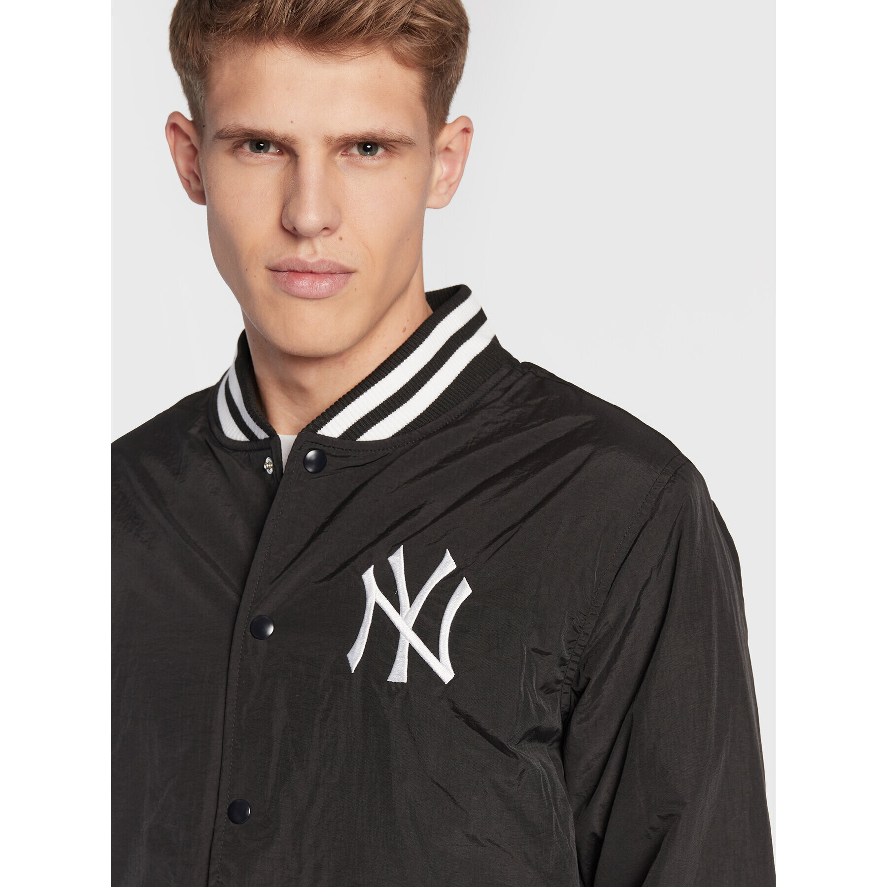 New Era Bundy bomber New York Yankees Team Logo 60284785 Čierna Regular Fit - Pepit.sk