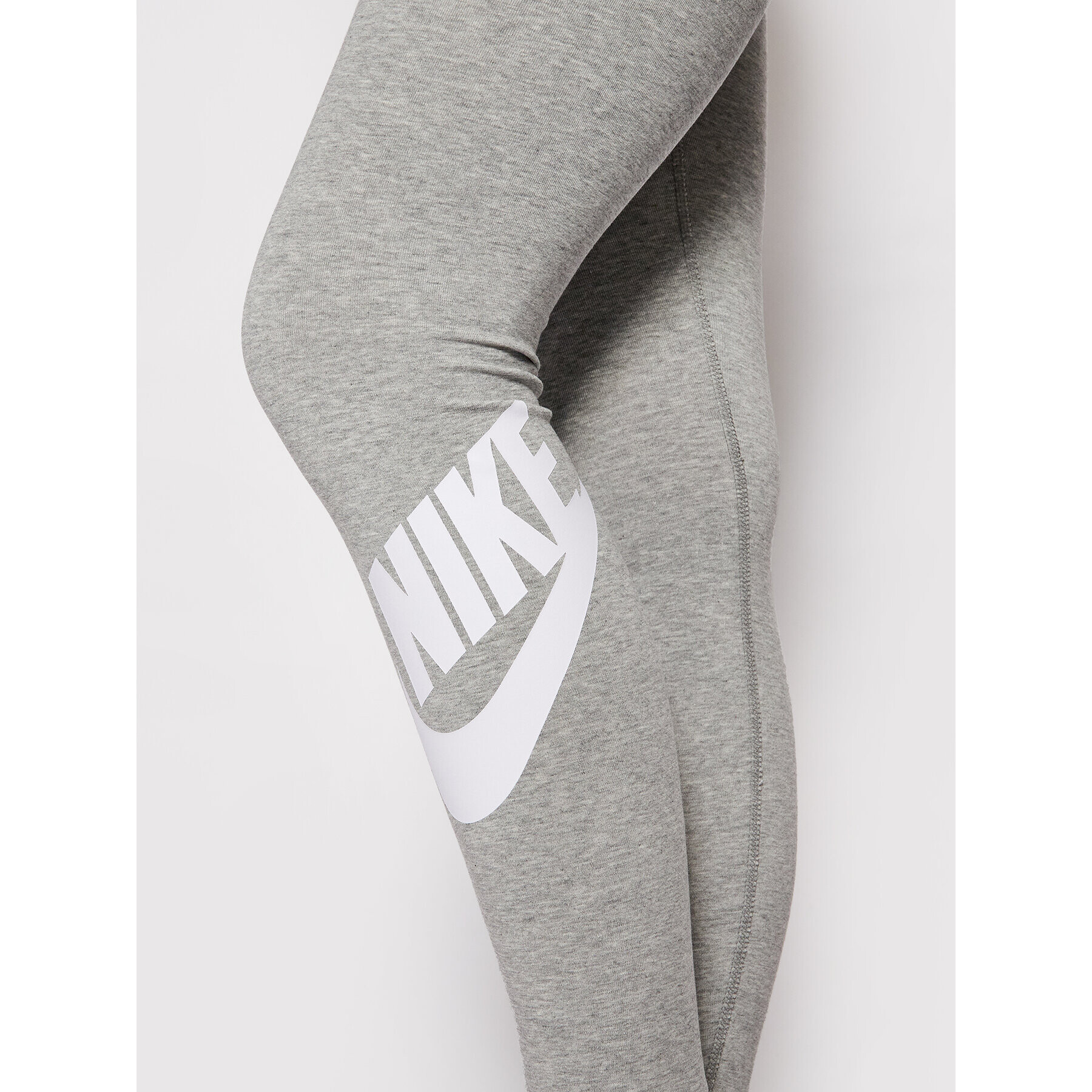 Nike Legíny Sportswear Essential CZ8528 Sivá Tight Fit - Pepit.sk