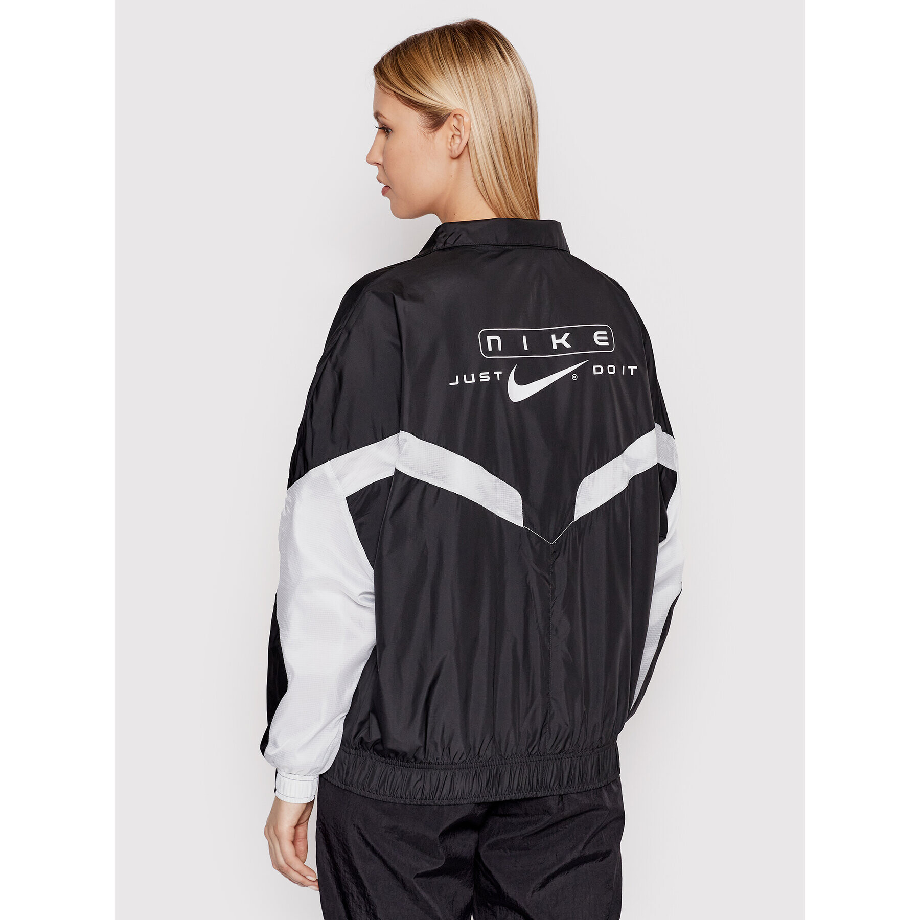 Nike Prechodná bunda Windrunner Street CZ8848 Čierna Oversize - Pepit.sk