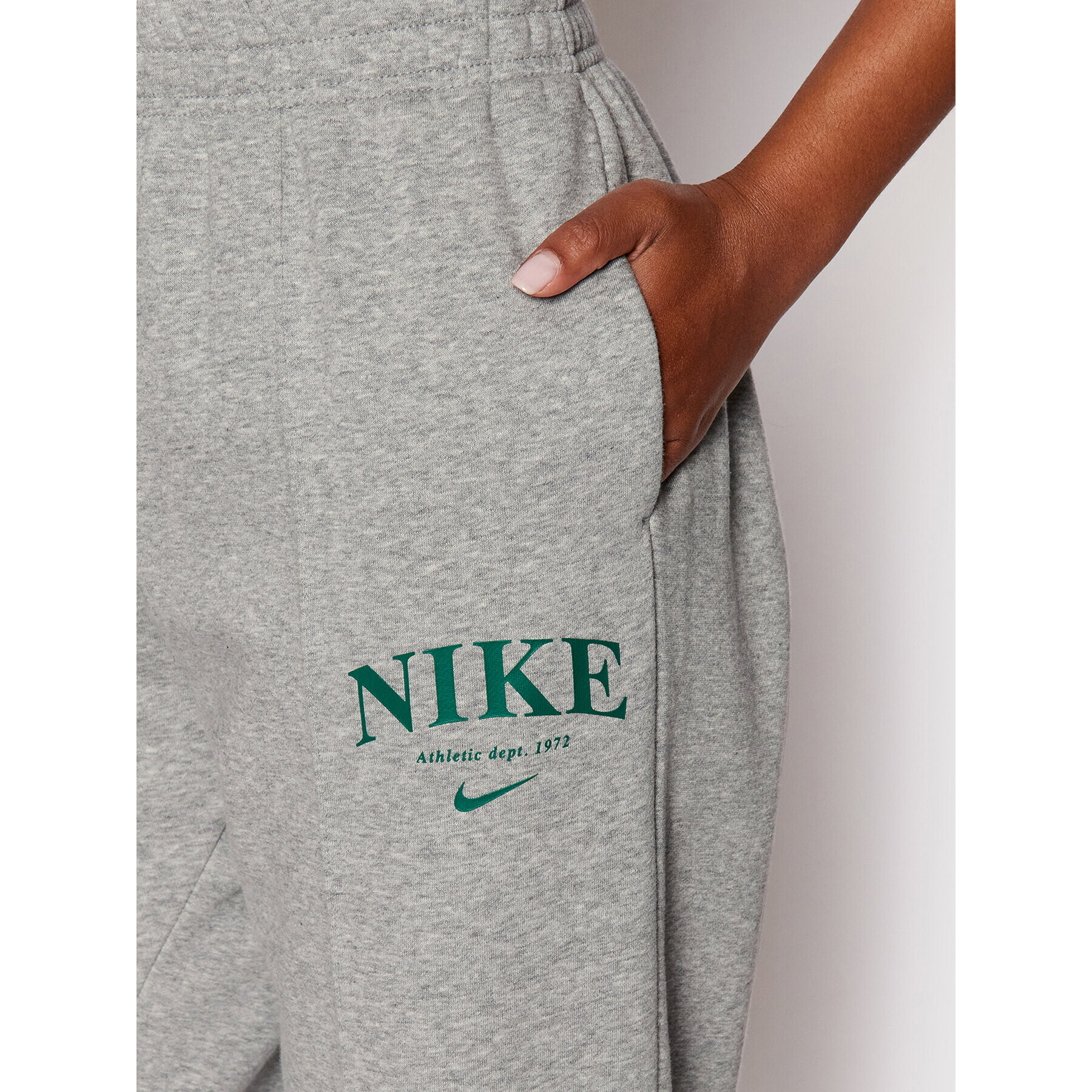 Nike Teplákové nohavice Sportswear Collection Essentials DQ5384 Sivá Loose Fit - Pepit.sk