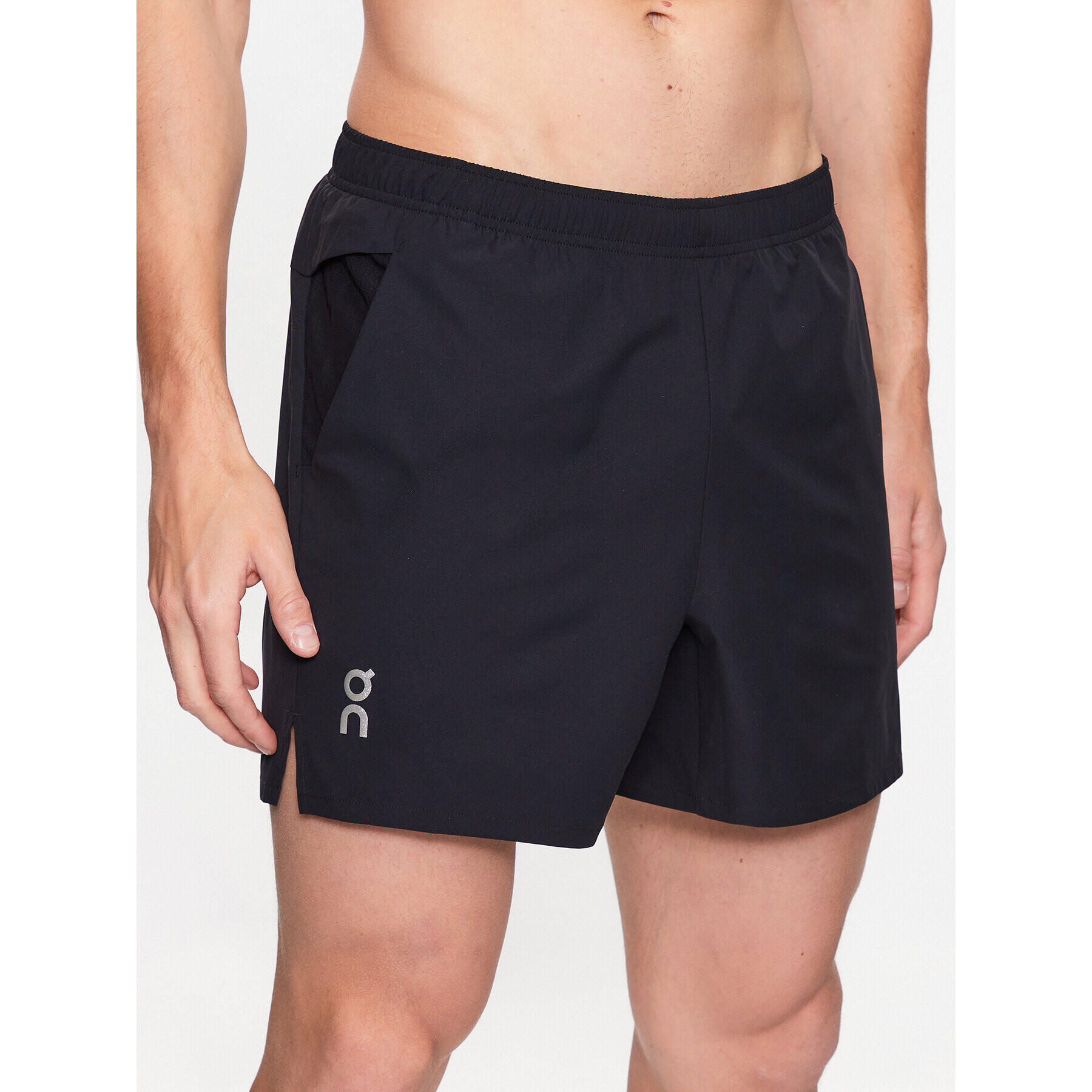 On Športové kraťasy Essential Shorts M 1MD10120553 Čierna Regular Fit - Pepit.sk