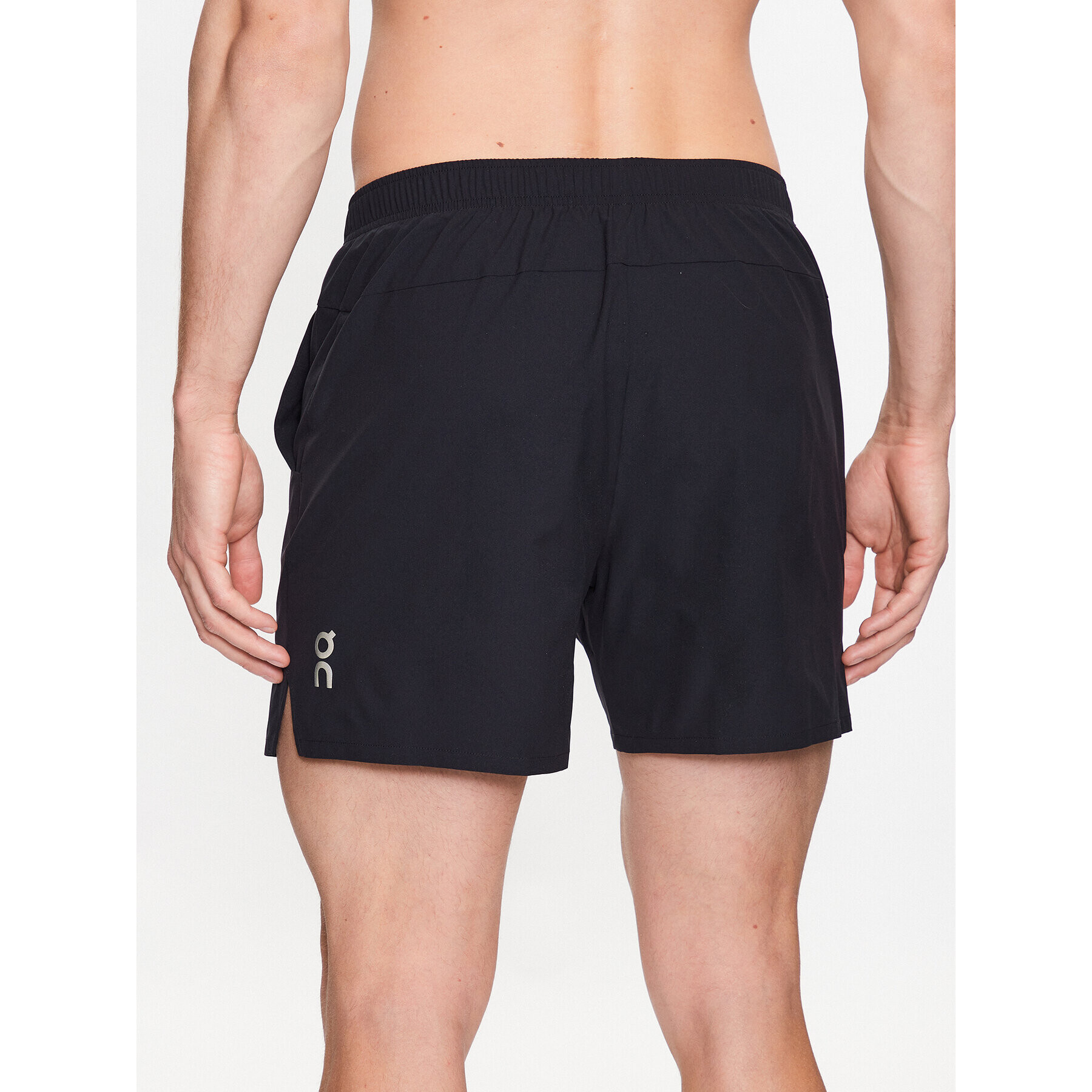 On Športové kraťasy Essential Shorts M 1MD10120553 Čierna Regular Fit - Pepit.sk