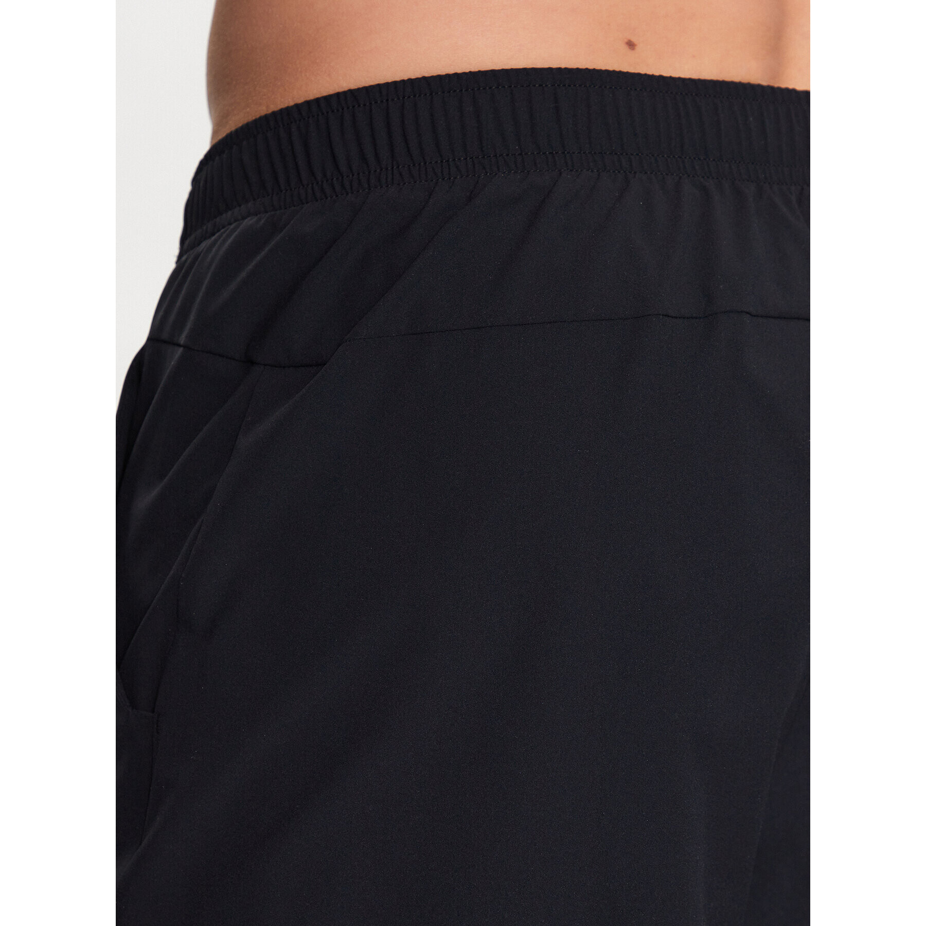 On Športové kraťasy Essential Shorts M 1MD10120553 Čierna Regular Fit - Pepit.sk