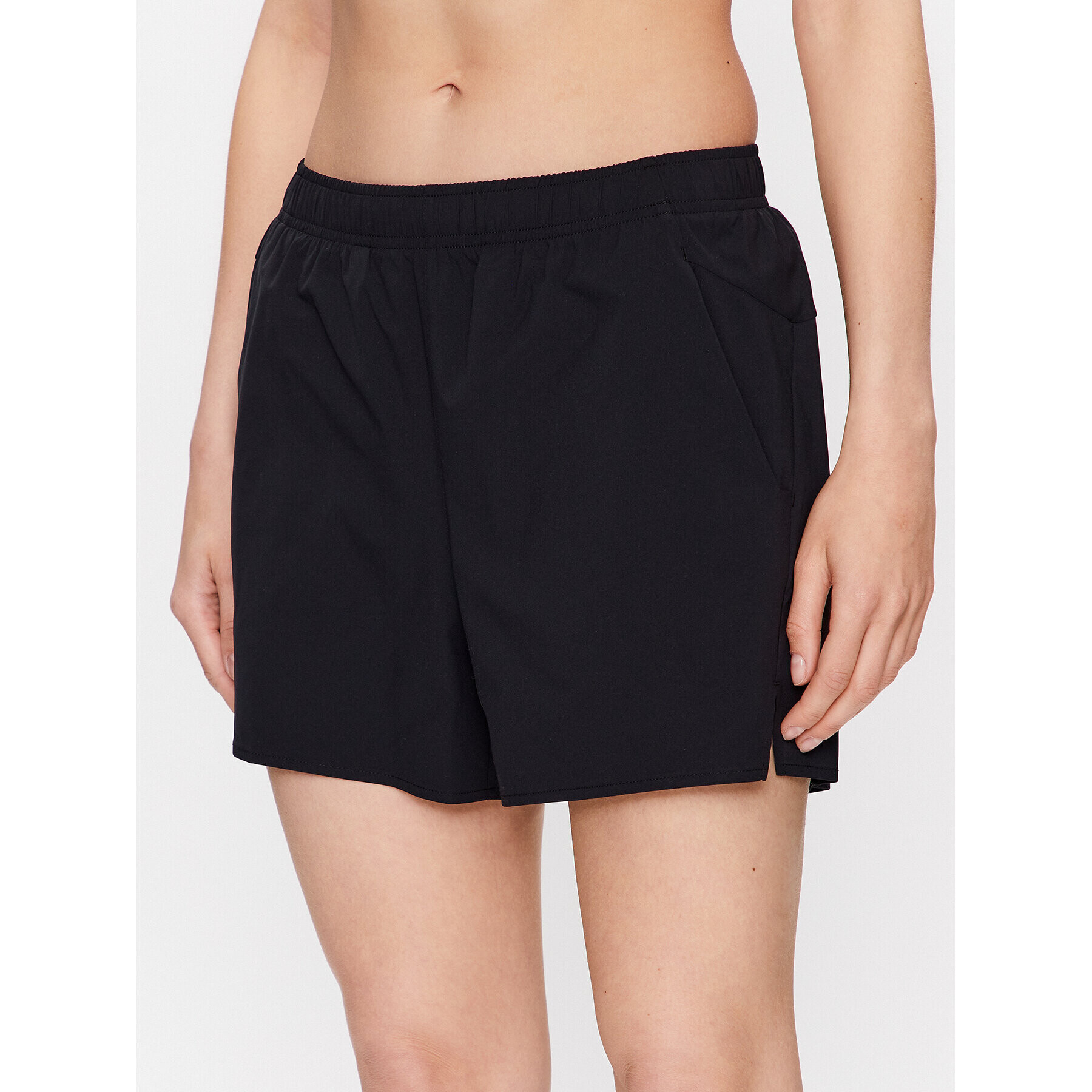 On Športové kraťasy Essential Shorts W 1WD10180553 Čierna Regular Fit - Pepit.sk