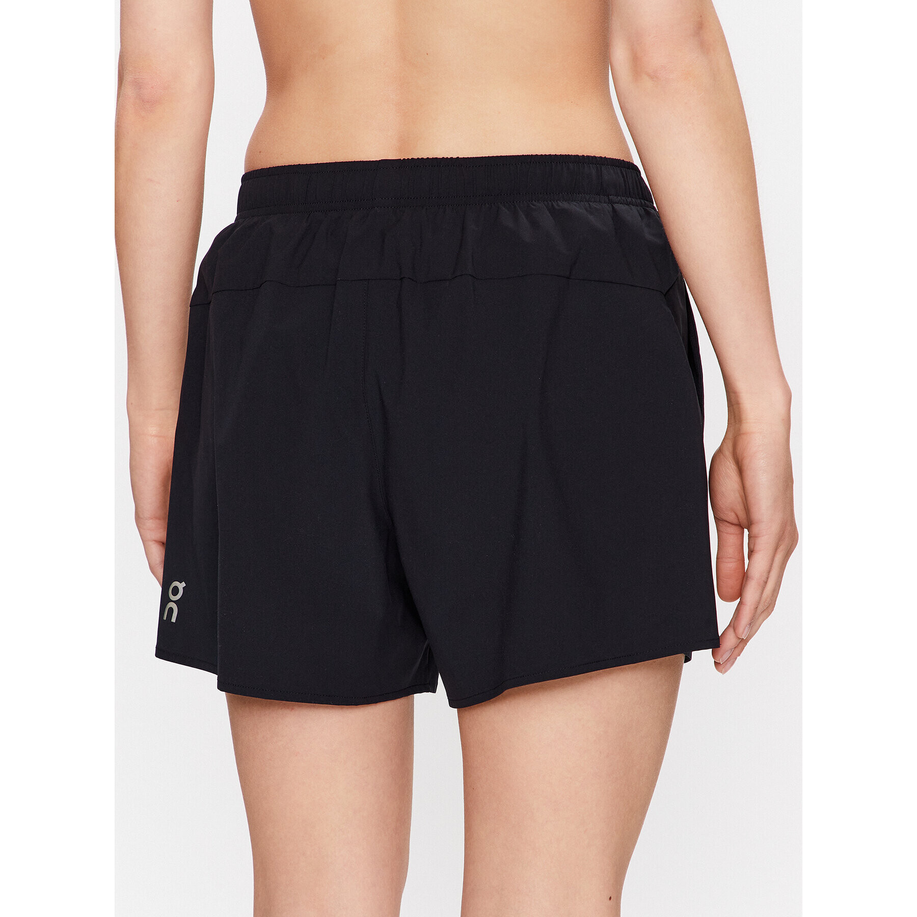 On Športové kraťasy Essential Shorts W 1WD10180553 Čierna Regular Fit - Pepit.sk