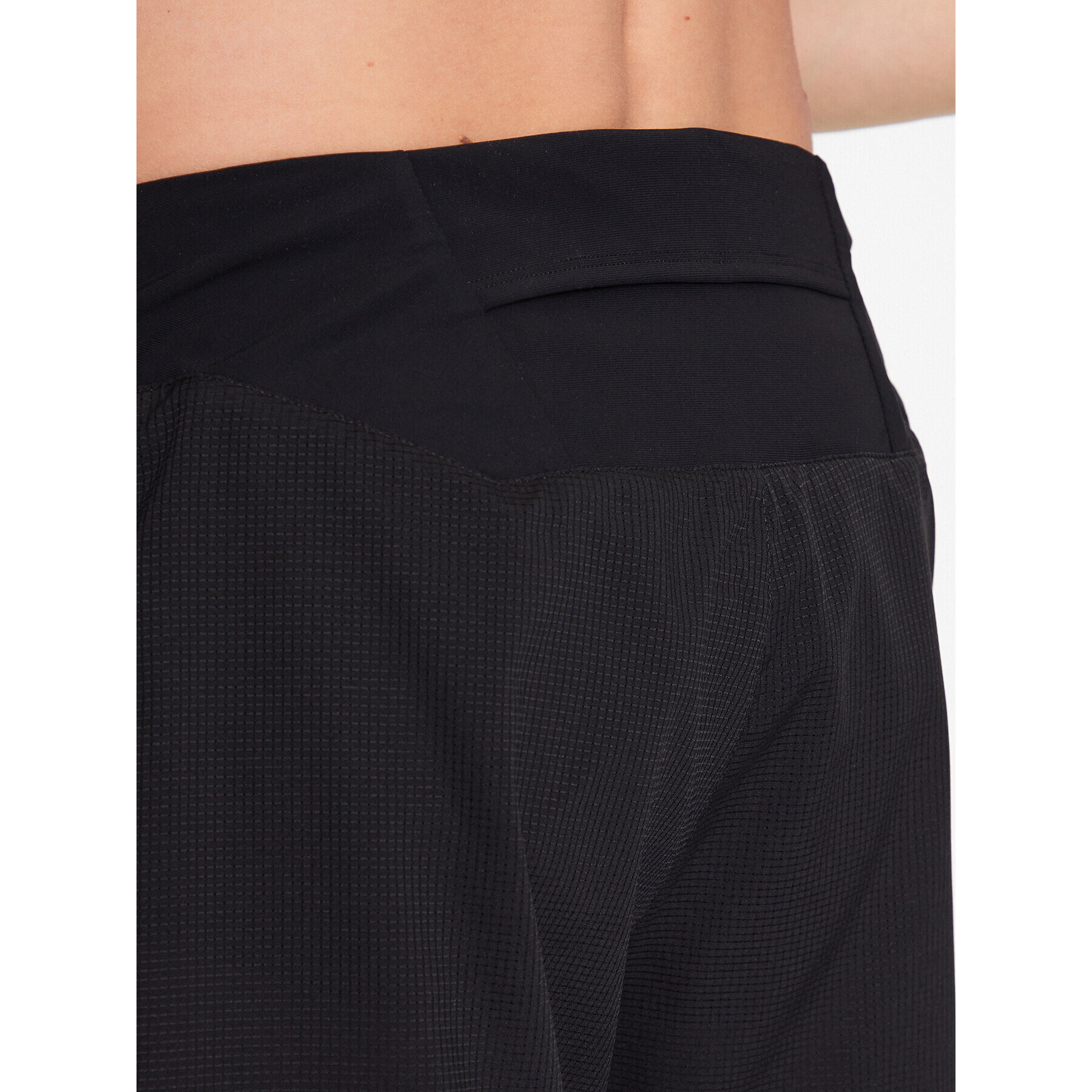 On Športové kraťasy Lightweight Shorts M 12500133 Čierna Athletic Fit - Pepit.sk