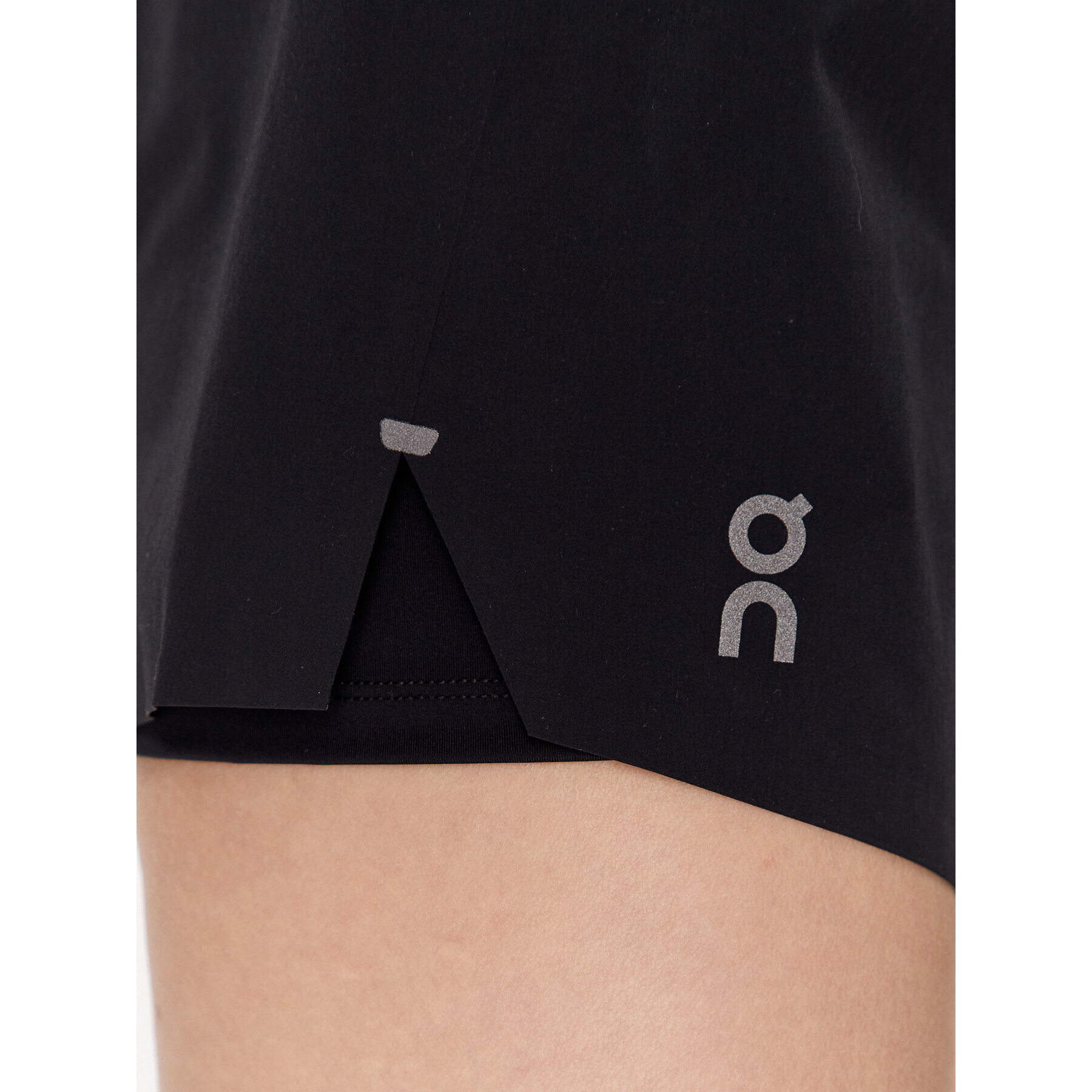 On Športové kraťasy Running Shorts W 25500243 Čierna Athletic Fit - Pepit.sk