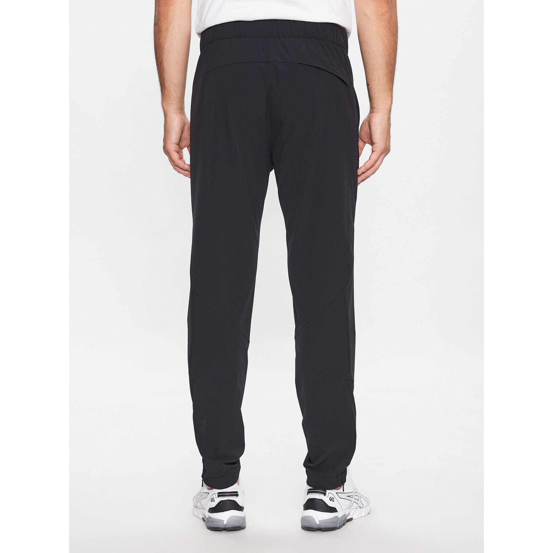 On Teplákové nohavice Active Pants M 13600086 Čierna Athletic Fit - Pepit.sk