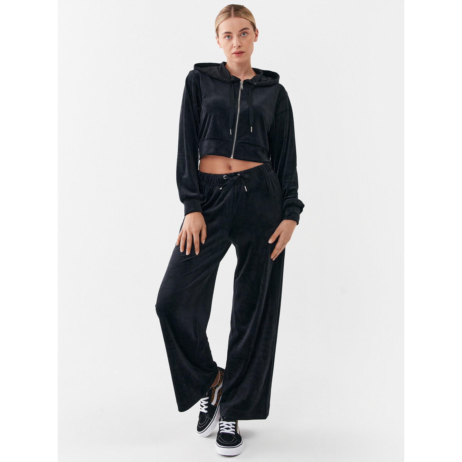 ONLY Mikina 15302591 Čierna Cropped Fit - Pepit.sk