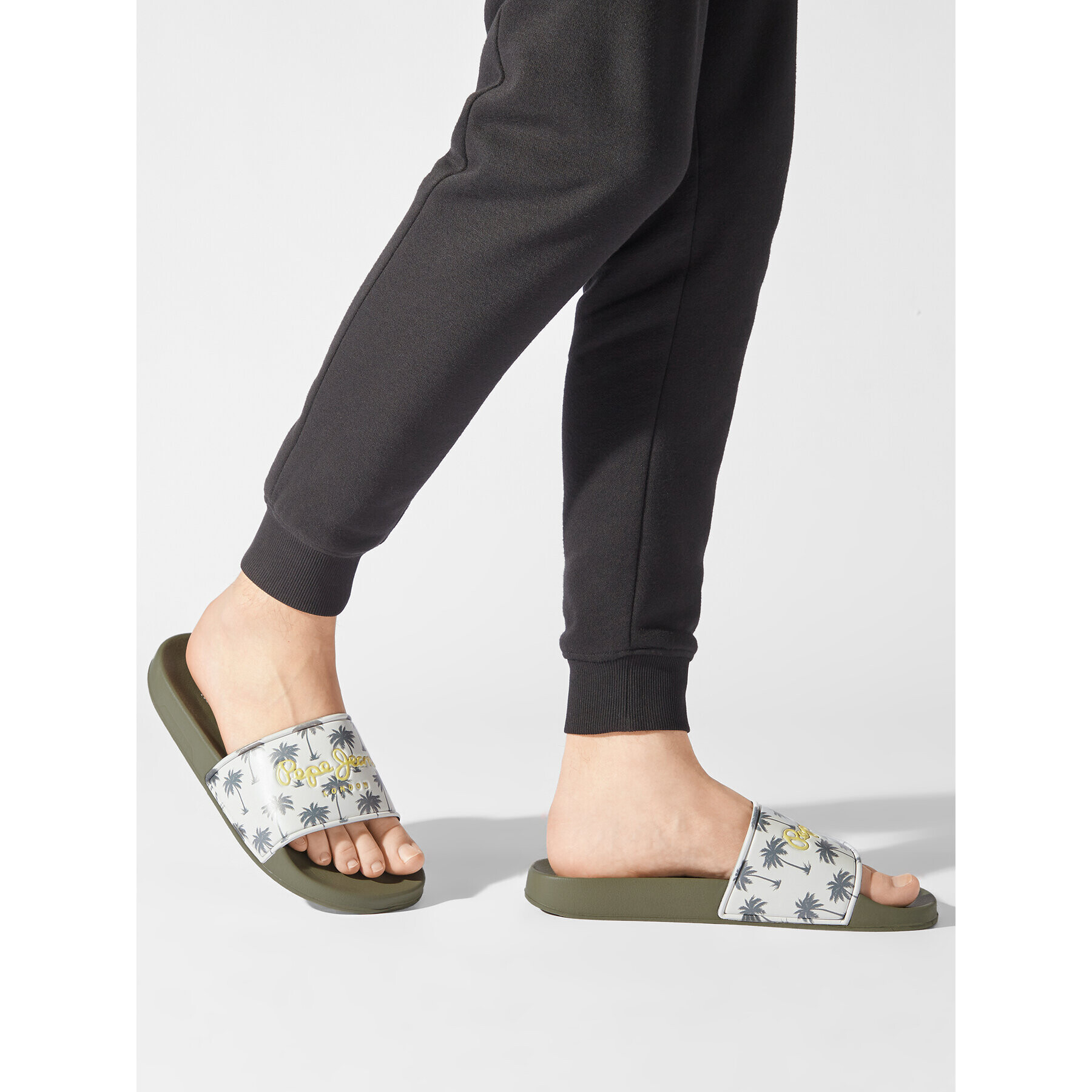 Pepe Jeans Šľapky Slider Print PMS70124 Kaki - Pepit.sk