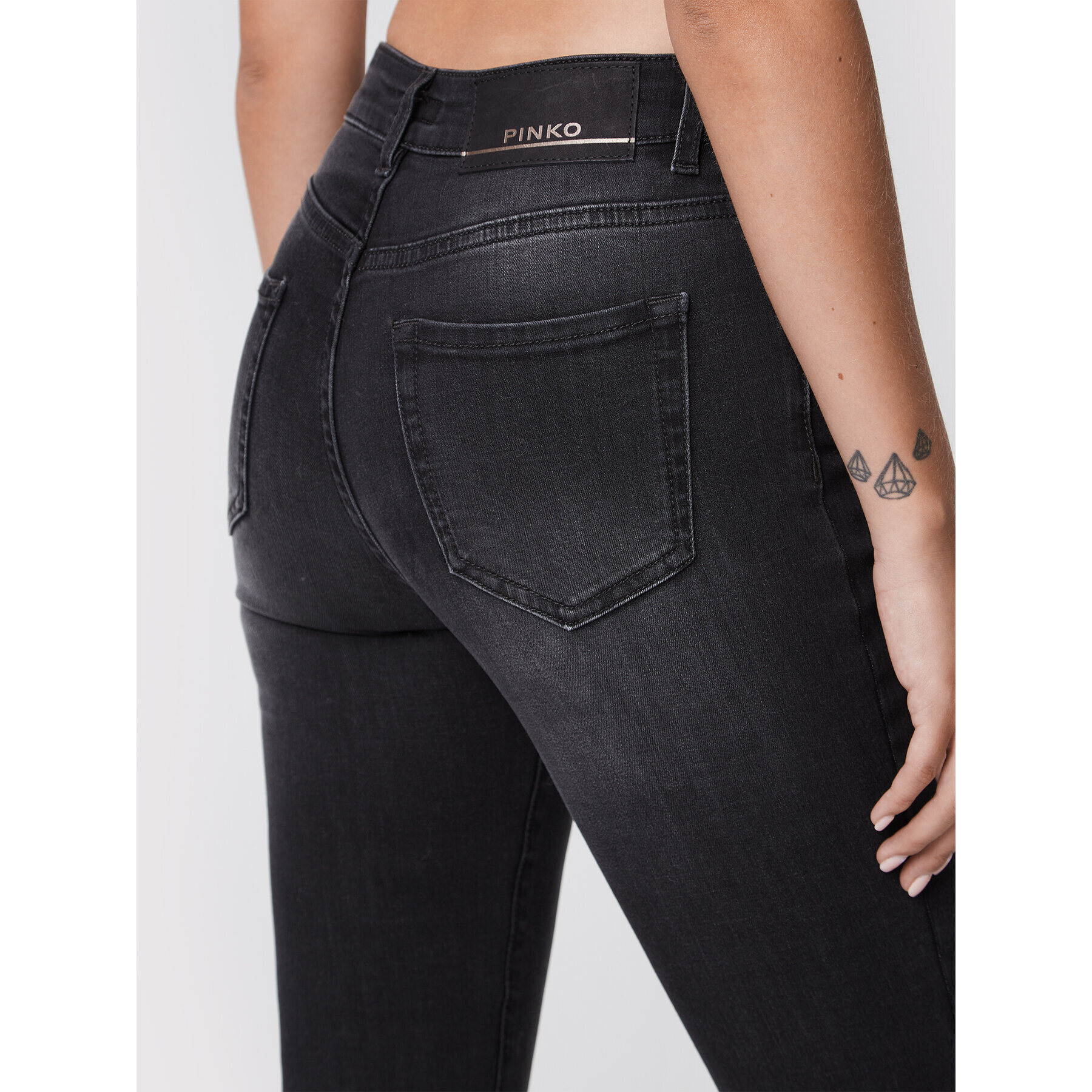 Pinko Džínsy Sabrina 1J10YQ Y78P Čierna Skinny Fit - Pepit.sk