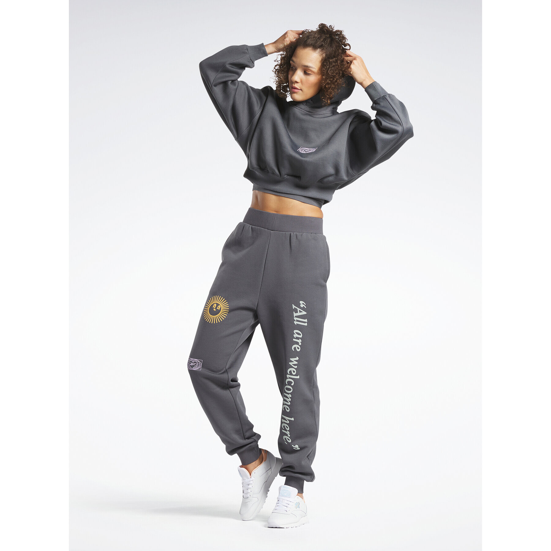 Reebok Teplákové nohavice Classics Graphic Joggers HS4264 Sivá Regular Fit - Pepit.sk