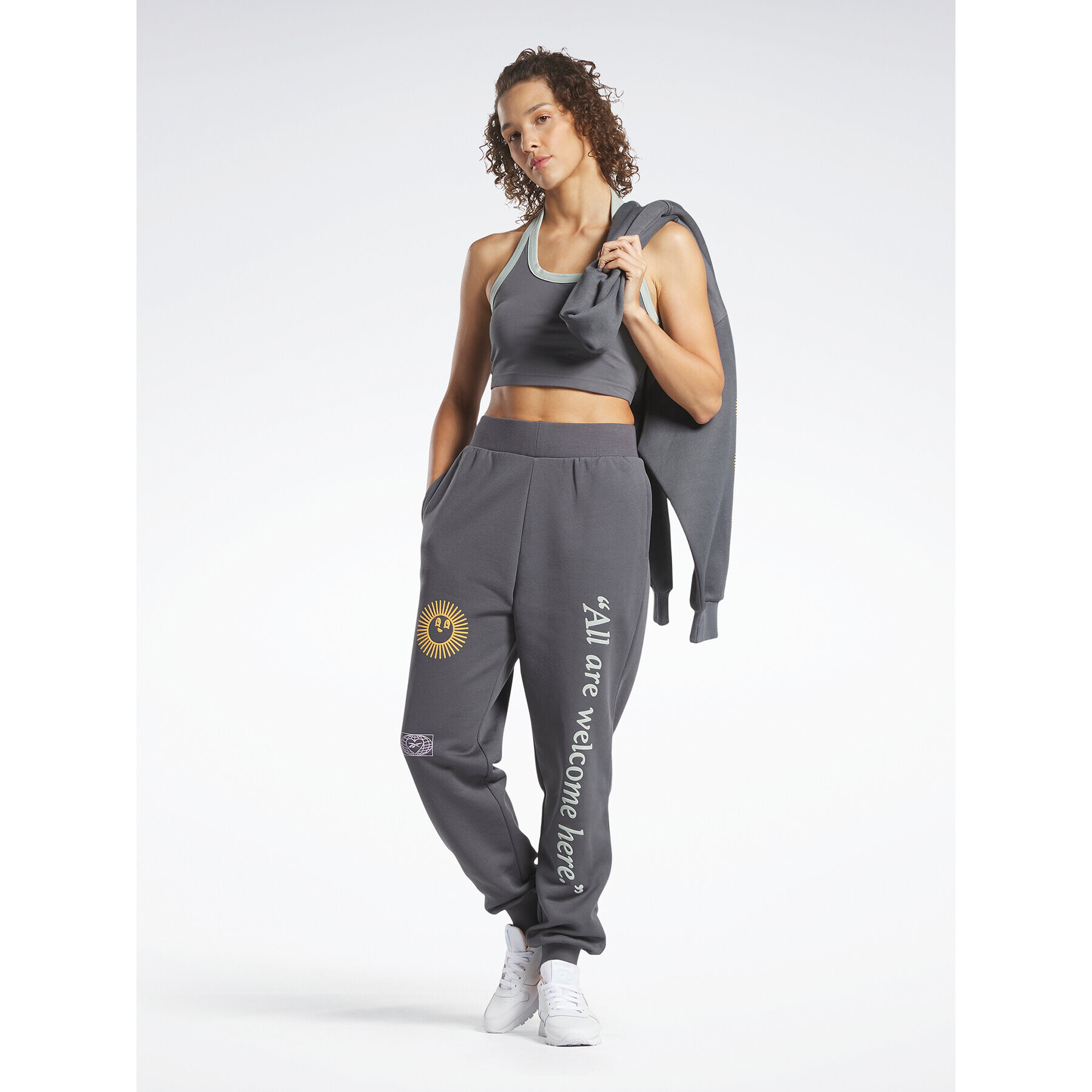 Reebok Teplákové nohavice Classics Graphic Joggers HS4264 Sivá Regular Fit - Pepit.sk