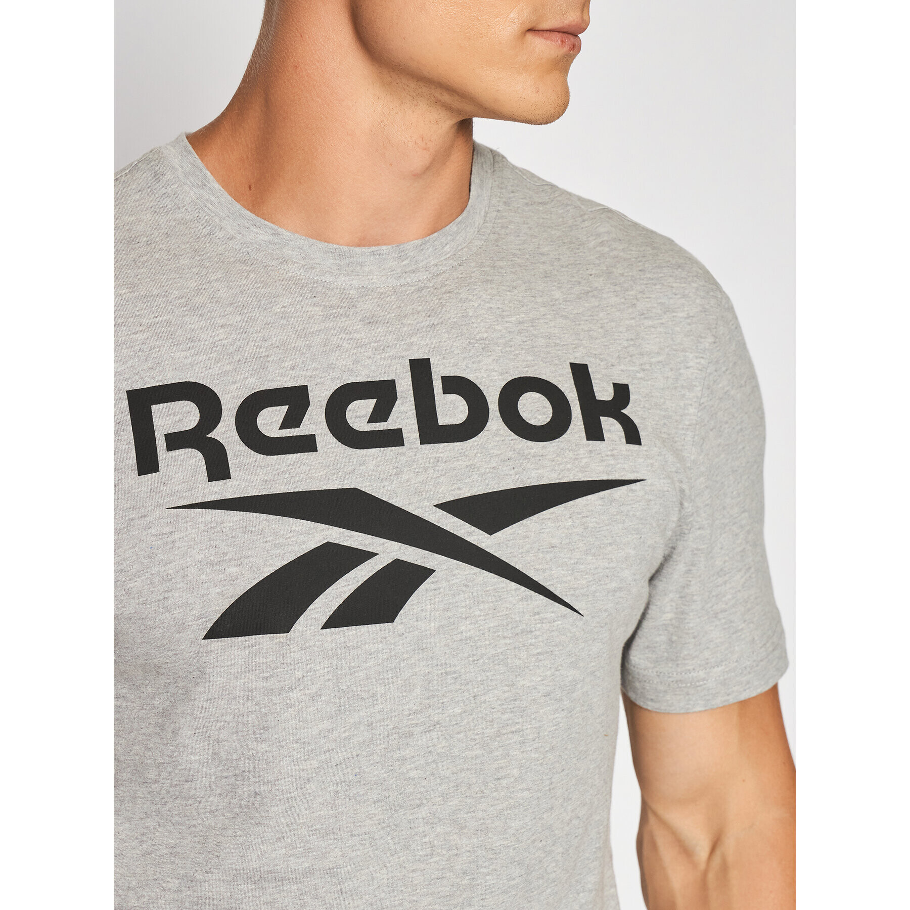 Reebok Tričko Graphic Series Stacked GS1614 Sivá Slim Fit - Pepit.sk