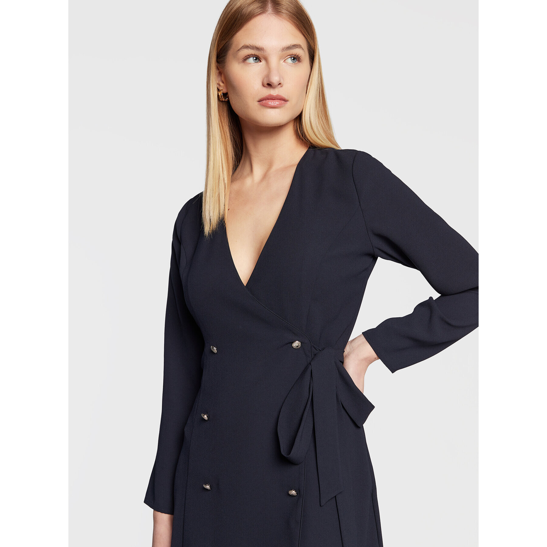 Tommy Hilfiger Každodenné šaty Crepe Wrap WW0WW35670 Tmavomodrá Regular Fit - Pepit.sk