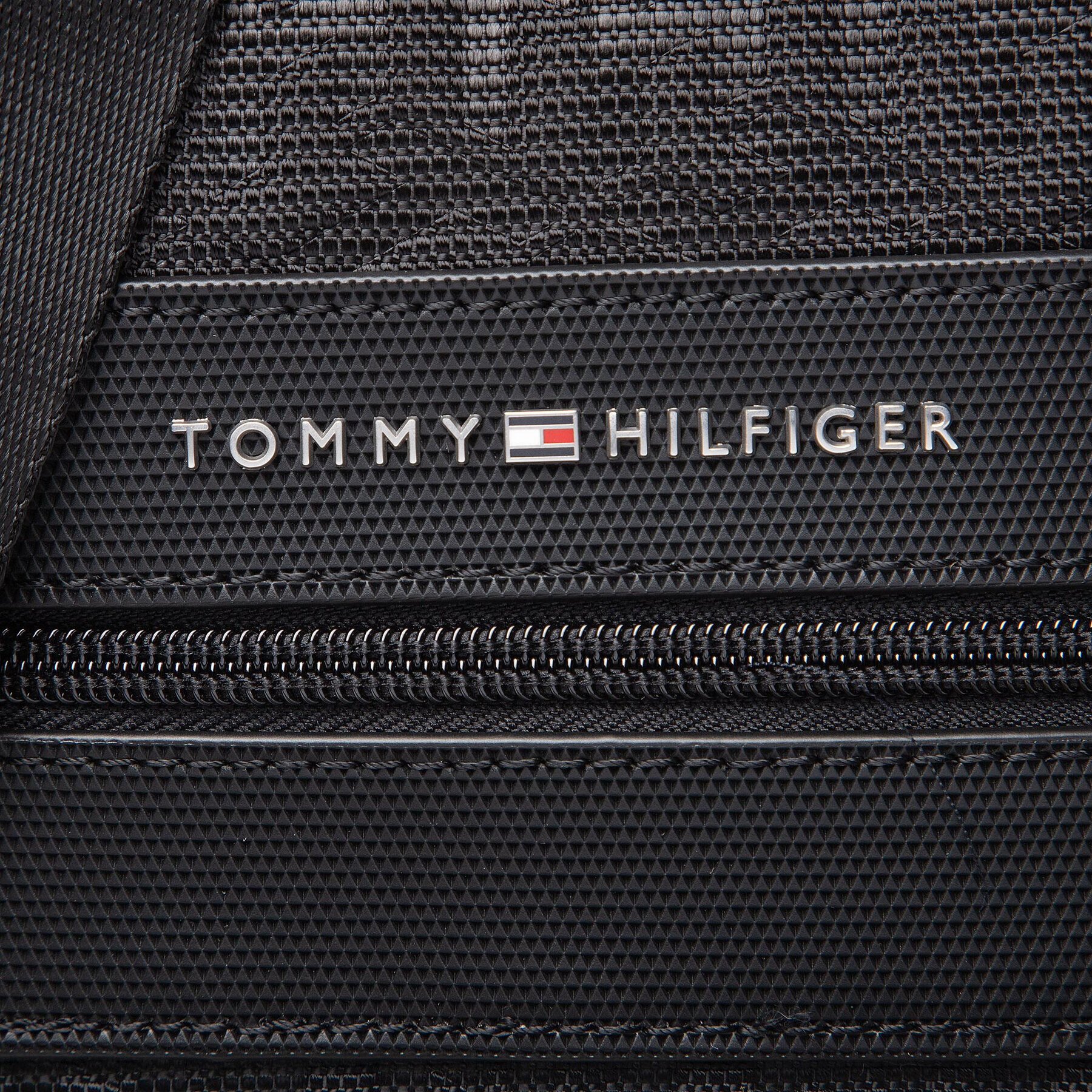 Tommy Hilfiger Ľadvinka Elevated Nylon Mini Crossov Mono AM0AM07094 Čierna - Pepit.sk