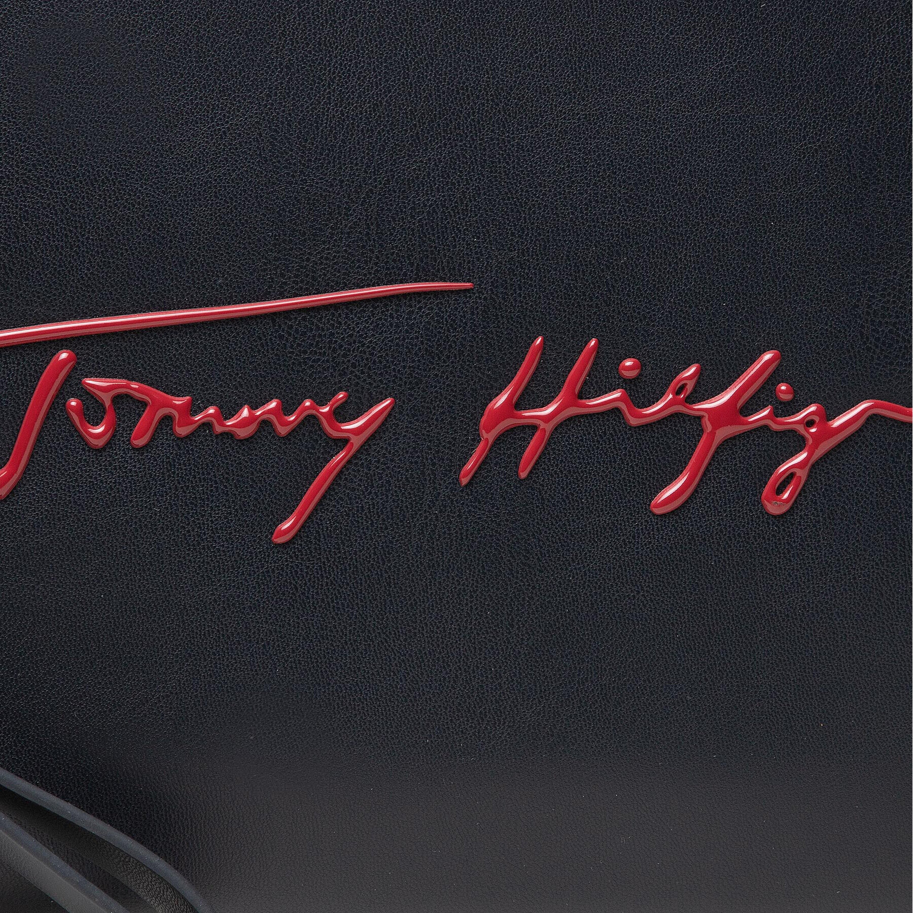 Tommy Hilfiger Puzdro na tablet Iconic Tommy Tablet Case Sign AW0AW10533 Tmavomodrá - Pepit.sk