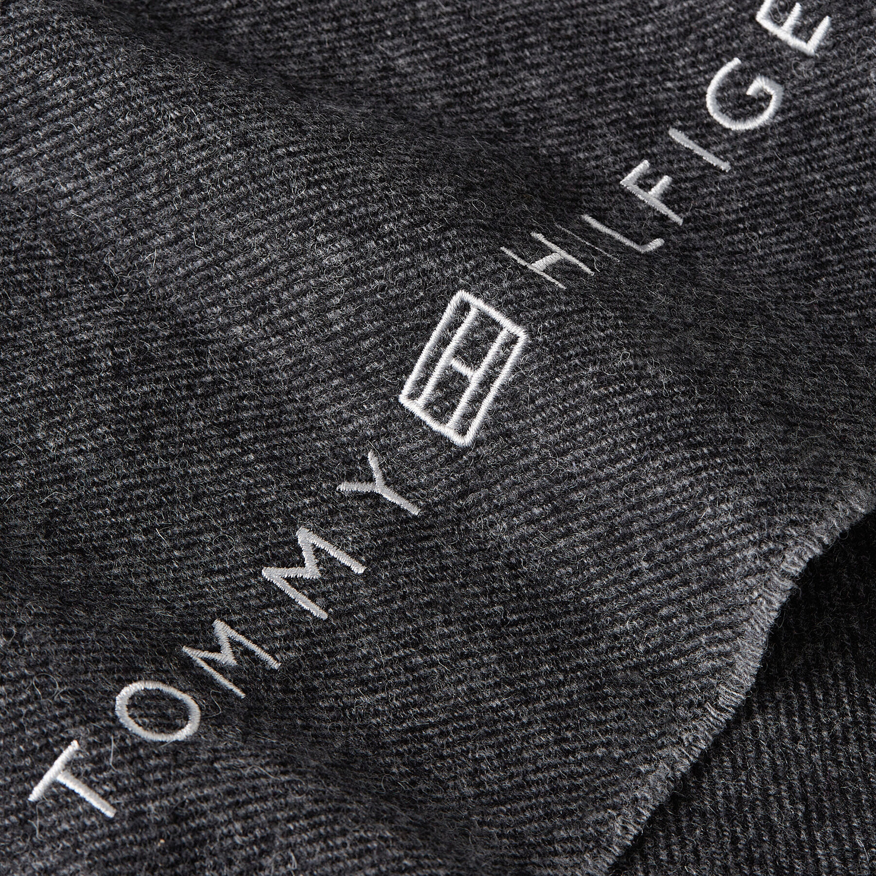 Tommy Hilfiger Šál Corporate Woven Scarf AM0AM11487 Sivá - Pepit.sk