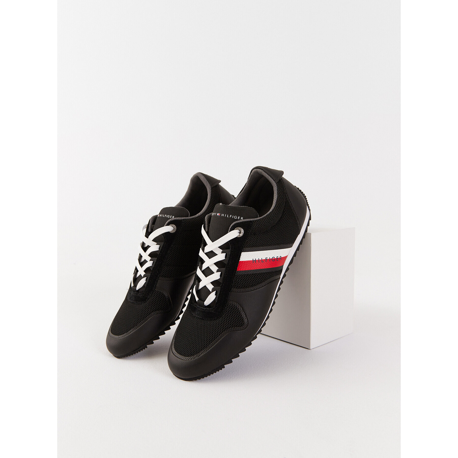 Tommy Hilfiger Sneakersy Essential Modern Mesh Runner FM0FM02270 Čierna - Pepit.sk