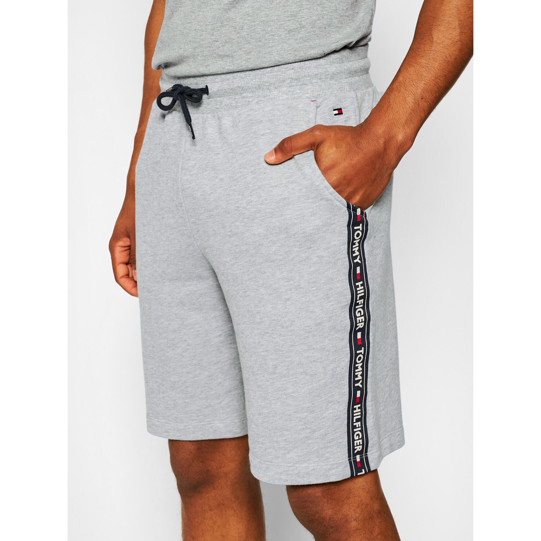 Tommy Hilfiger Športové kraťasy Short Hwk UM0UM00707 Sivá Regular Fit - Pepit.sk