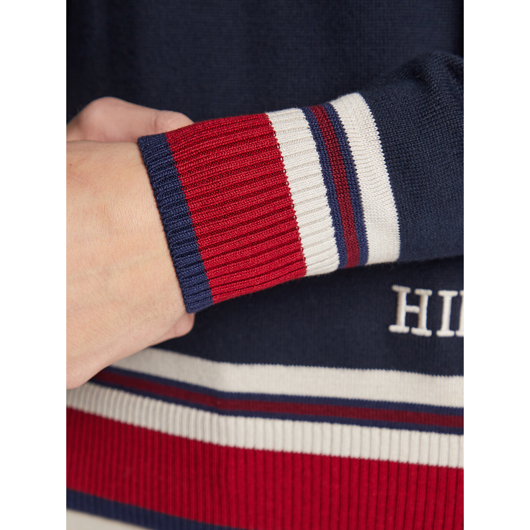 Tommy Hilfiger Sveter Placed Graphic MW0MW29028 Tmavomodrá Relaxed Fit - Pepit.sk