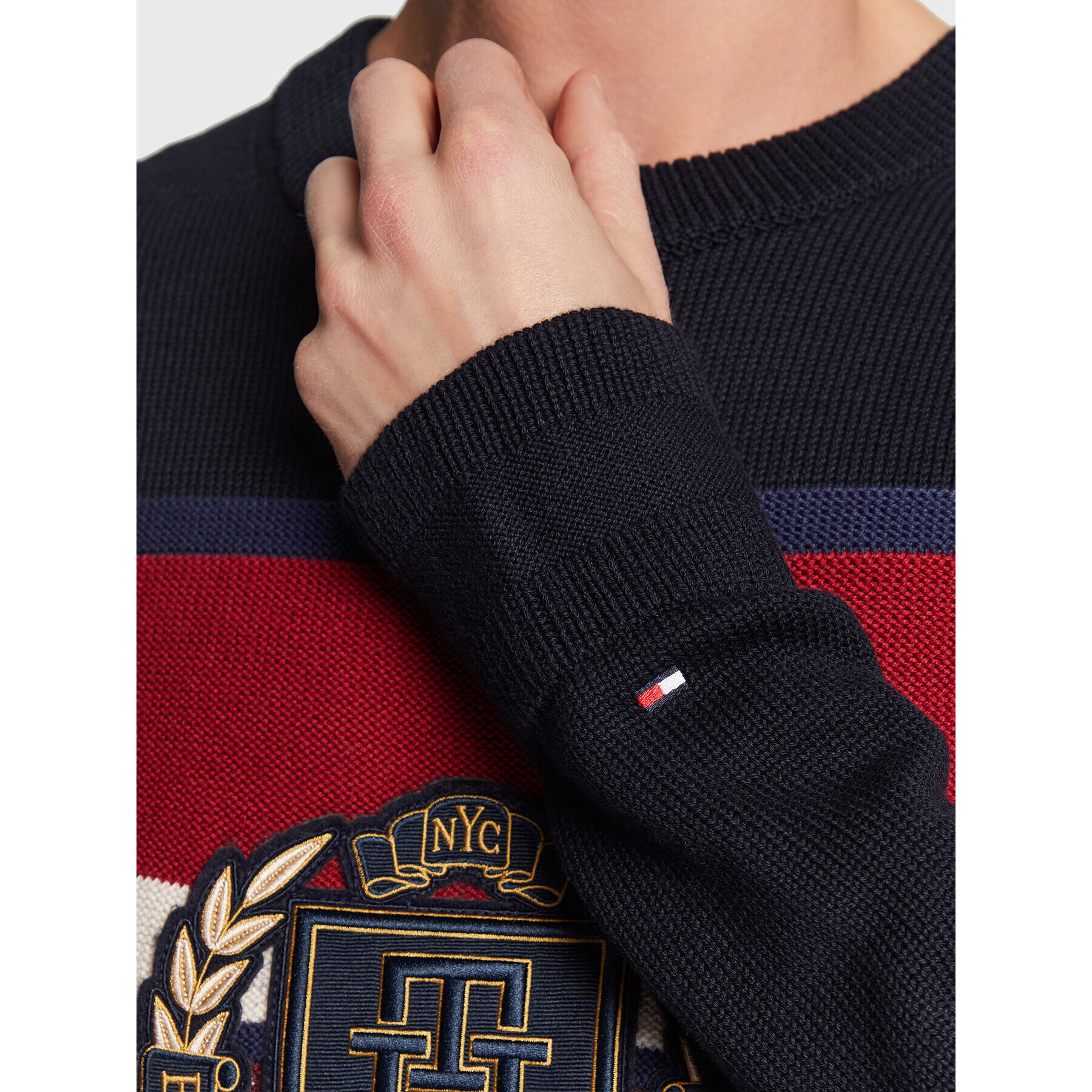 Tommy Hilfiger Sveter Seasonal Crest Stripe MW0MW29050 Tmavomodrá Relaxed Fit - Pepit.sk