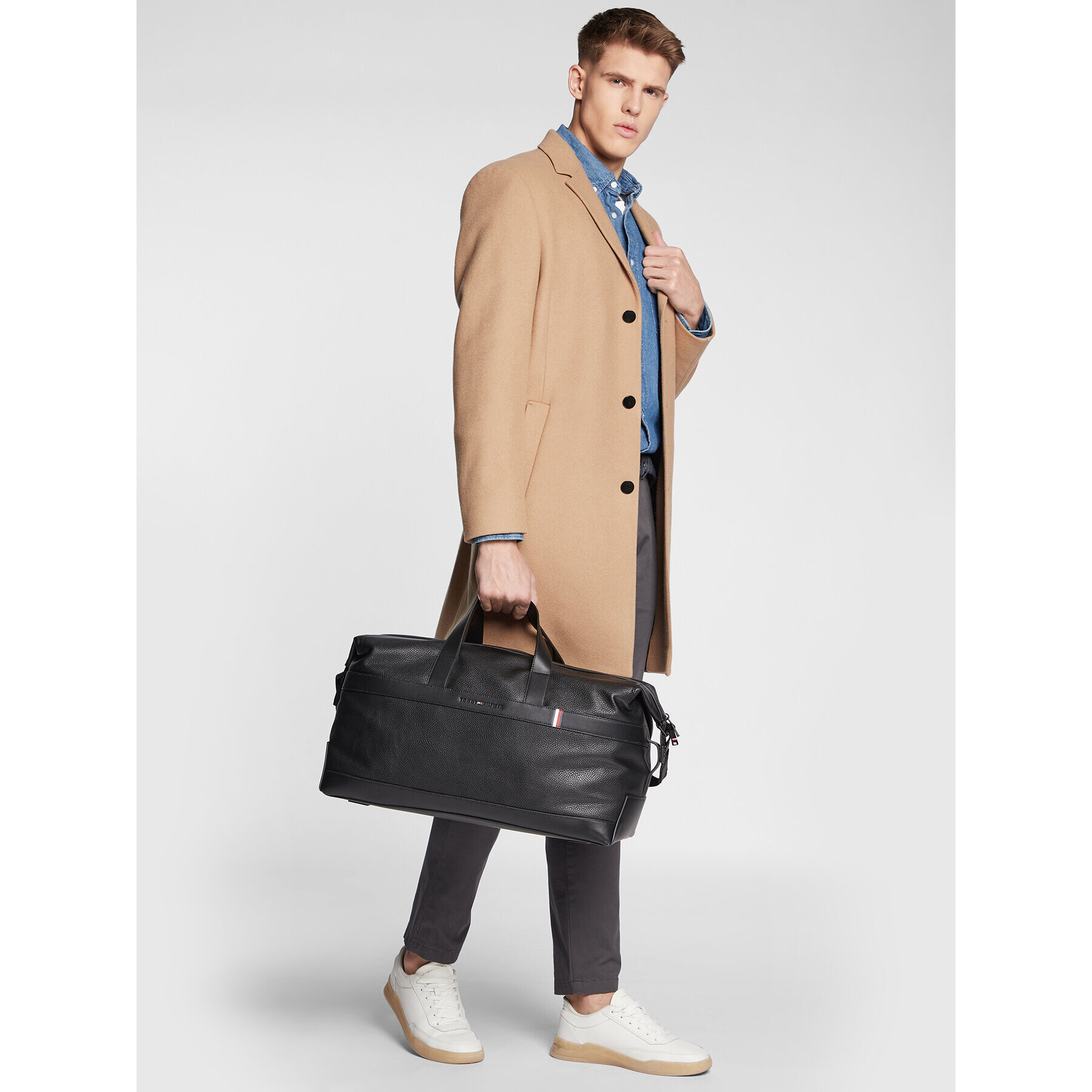 Tommy Hilfiger Taška Th Central Duffle AM0AM10277 Čierna - Pepit.sk