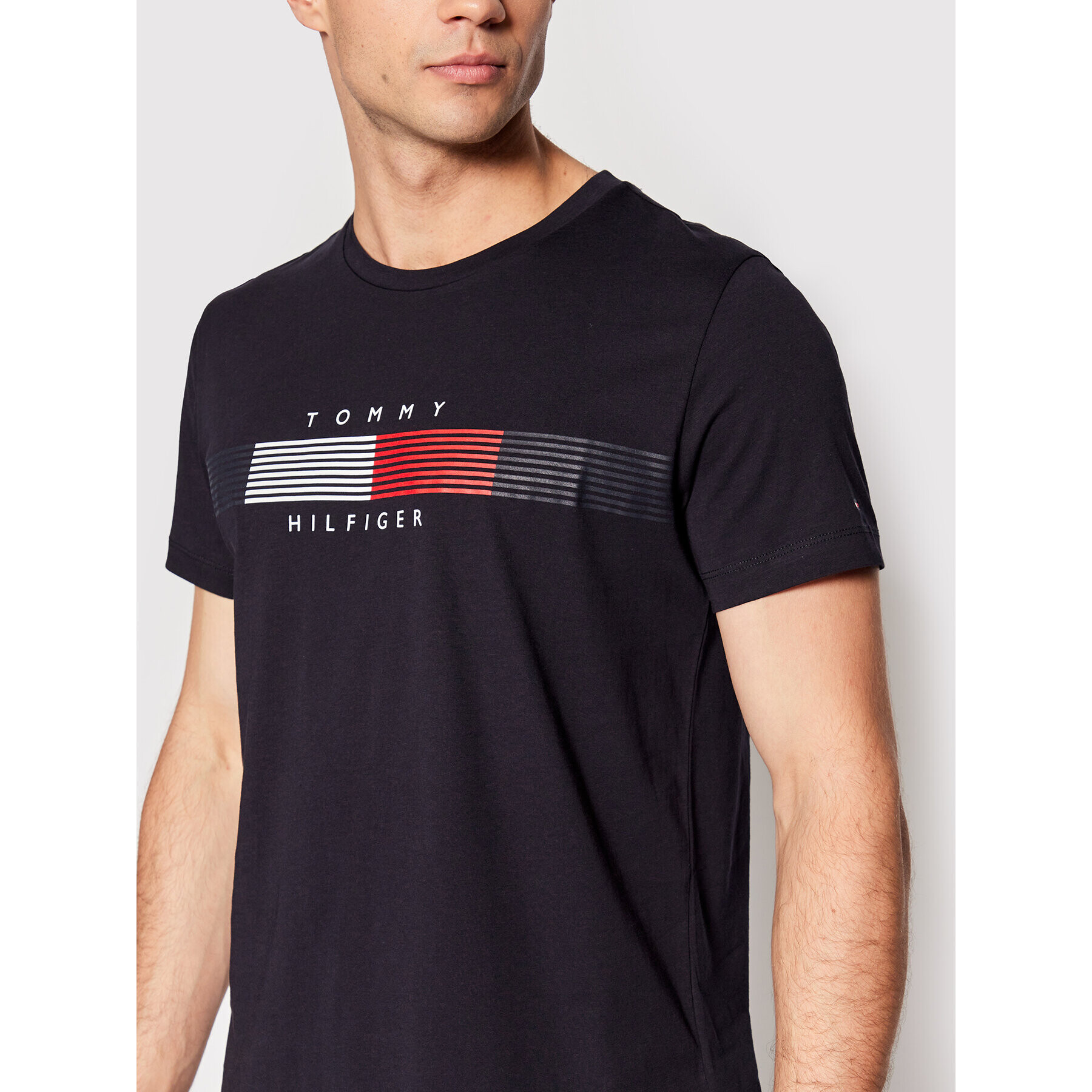 Tommy Hilfiger Tričko Chest Corp Stripe Graphic MW0MW25612 Tmavomodrá Slim Fit - Pepit.sk