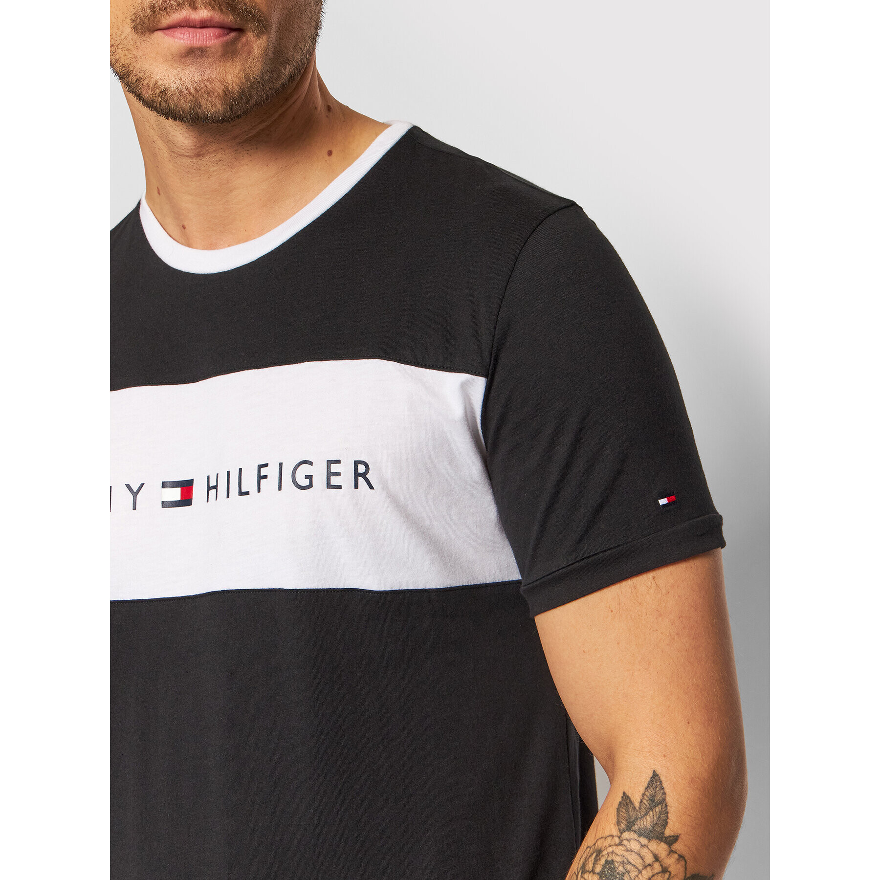 Tommy Hilfiger Tričko Logo Flag UM0UM01170 Čierna Regular Fit - Pepit.sk