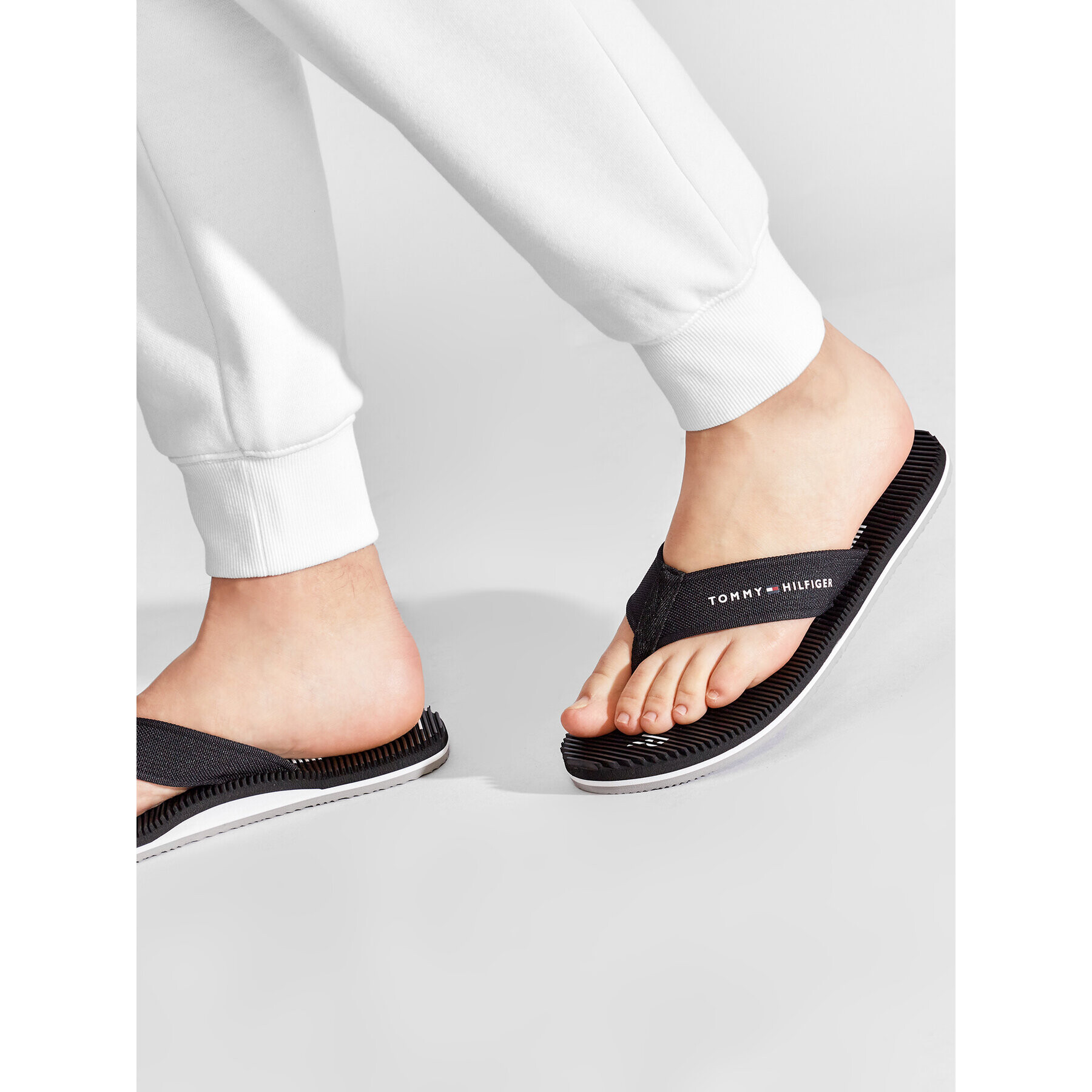 Tommy Hilfiger Žabky Massage Footbed Beach Sandal FM0FM03979 Čierna - Pepit.sk