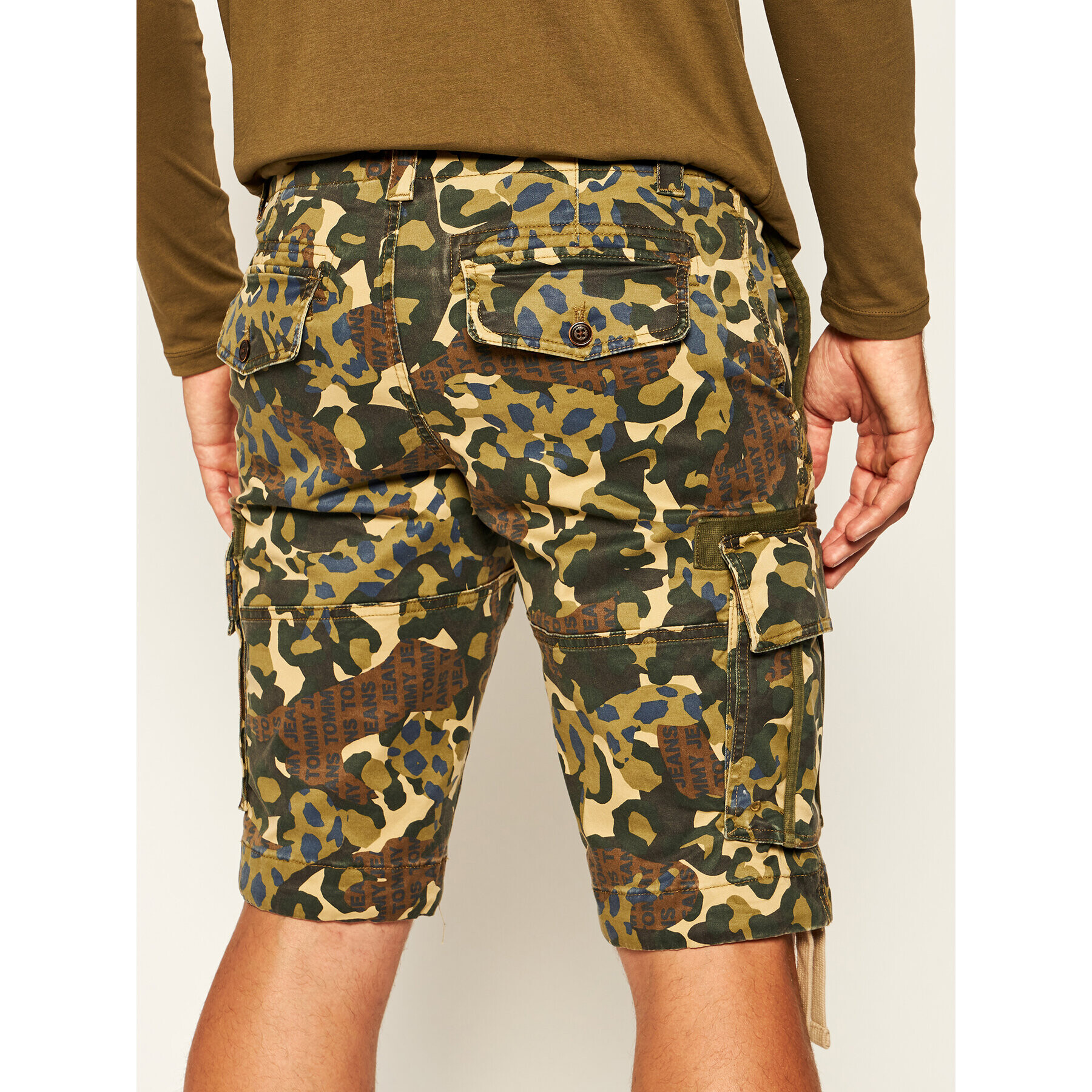 Tommy Jeans Bavlnené šortky Tjm Camo Print Cargo DM0DM07937 Zelená Regular Fit - Pepit.sk