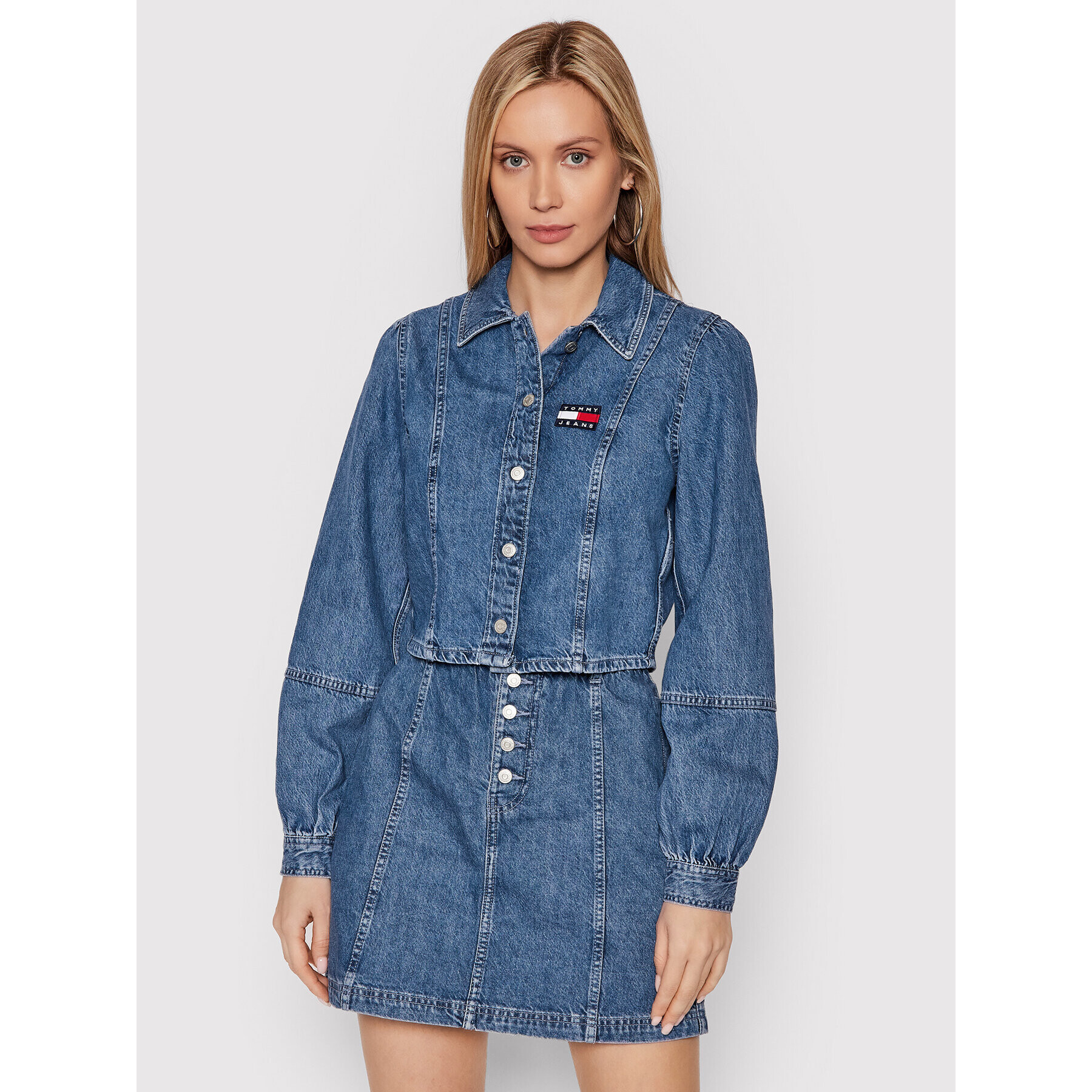 Tommy Jeans džínsová košeľa Badge Denim DW0DW11893 Tmavomodrá Regular Fit - Pepit.sk